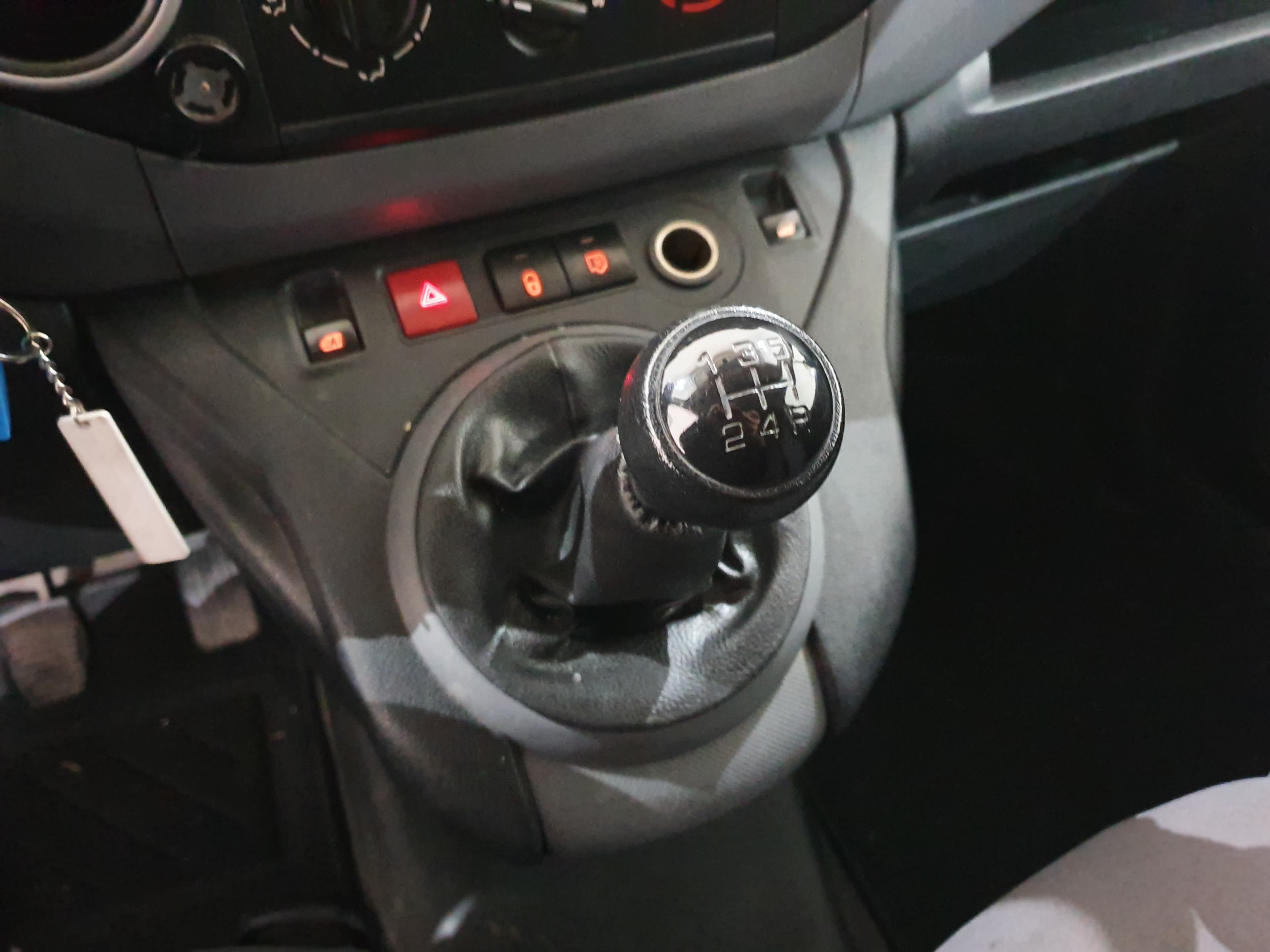 Peugeot Partner · Ano 2016 — imagem 34