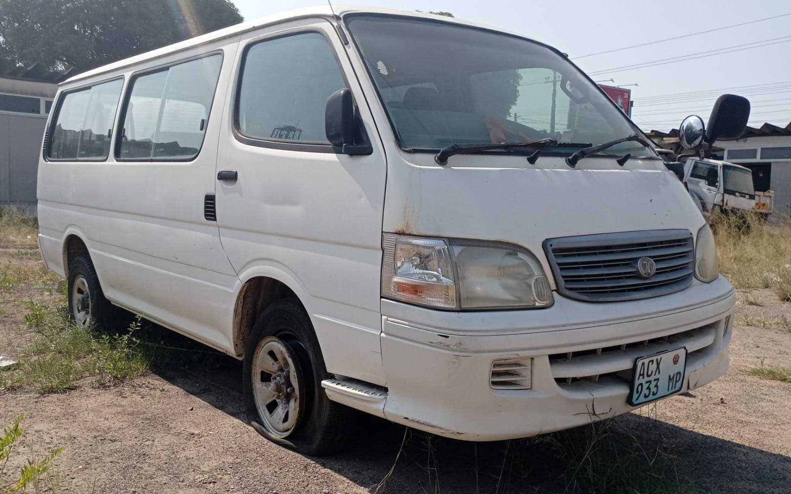 Toyota Hiace — image 1
