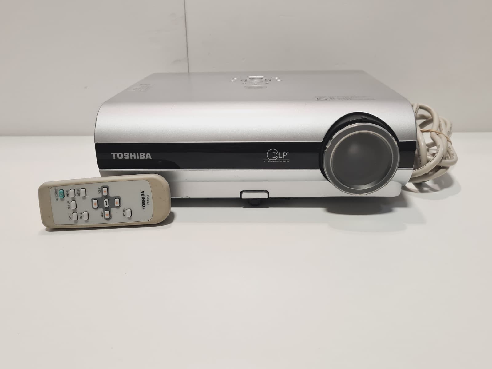 Projetor Toshiba TDP-S20 — imagem 1