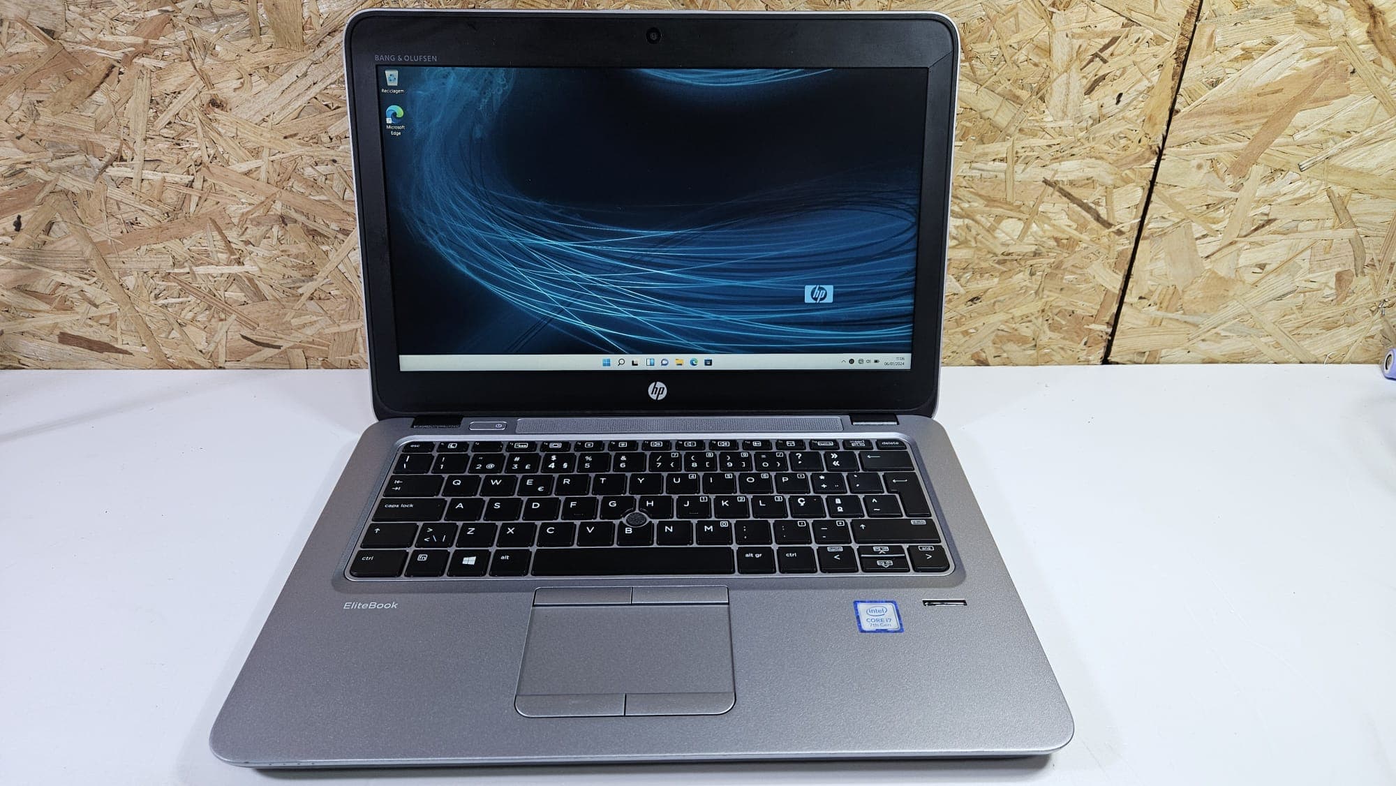 Portátil HP EliteBook 820 G4 — image 1