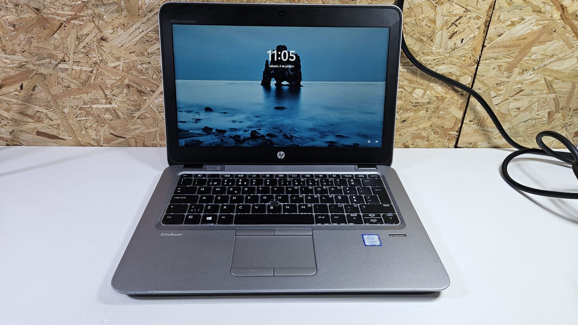 Portátil HP EliteBook 820 G4 — image 2
