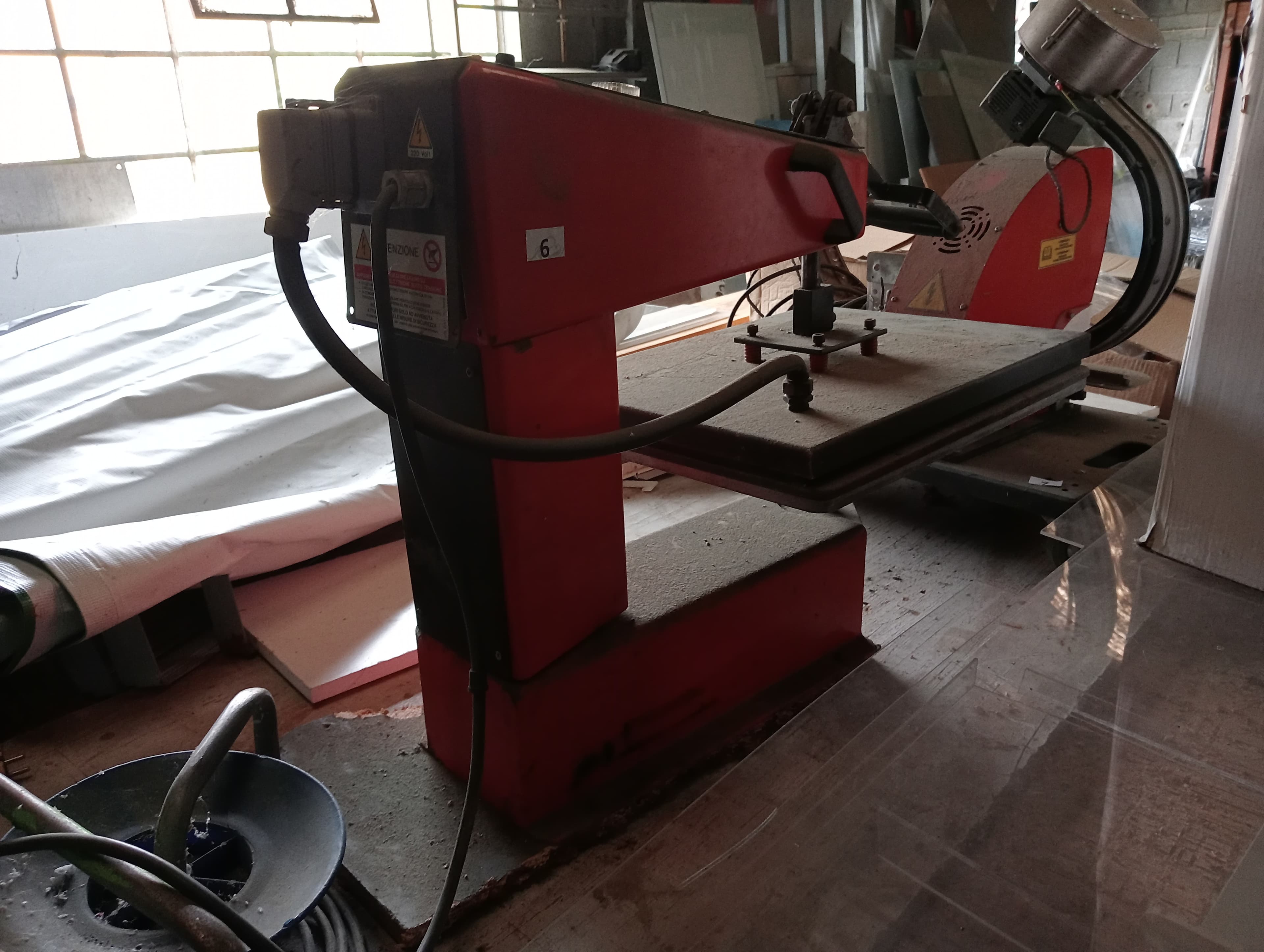 CNC de corte · Máquina de transferes · Máquina de ilhoses — imagen 4