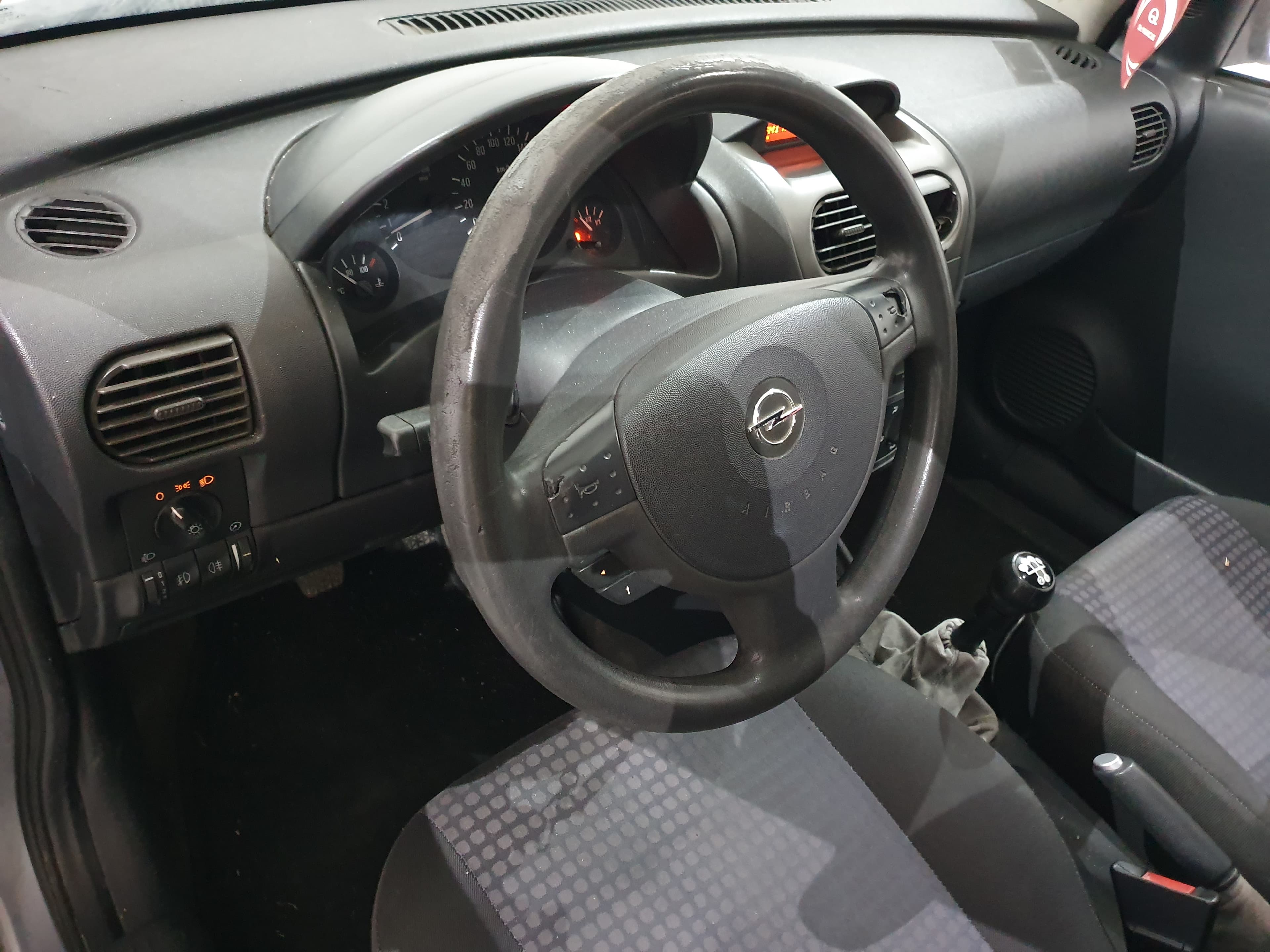 Opel Corsa · Ano 2005 — imagen 27
