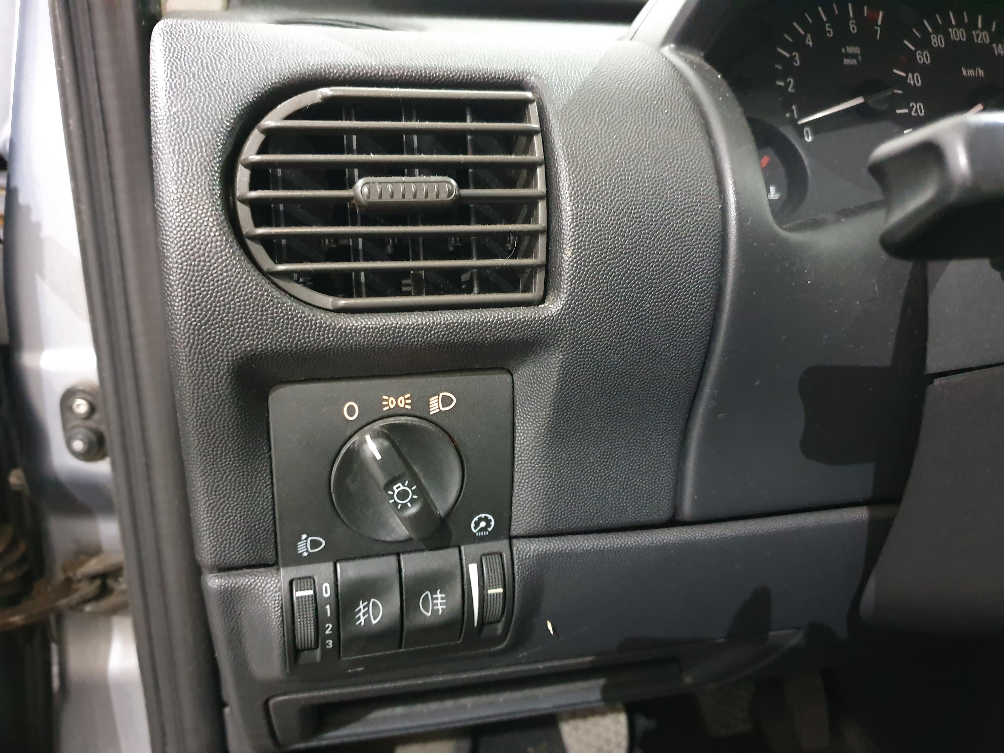 Opel Corsa · Ano 2005 — imagen 40