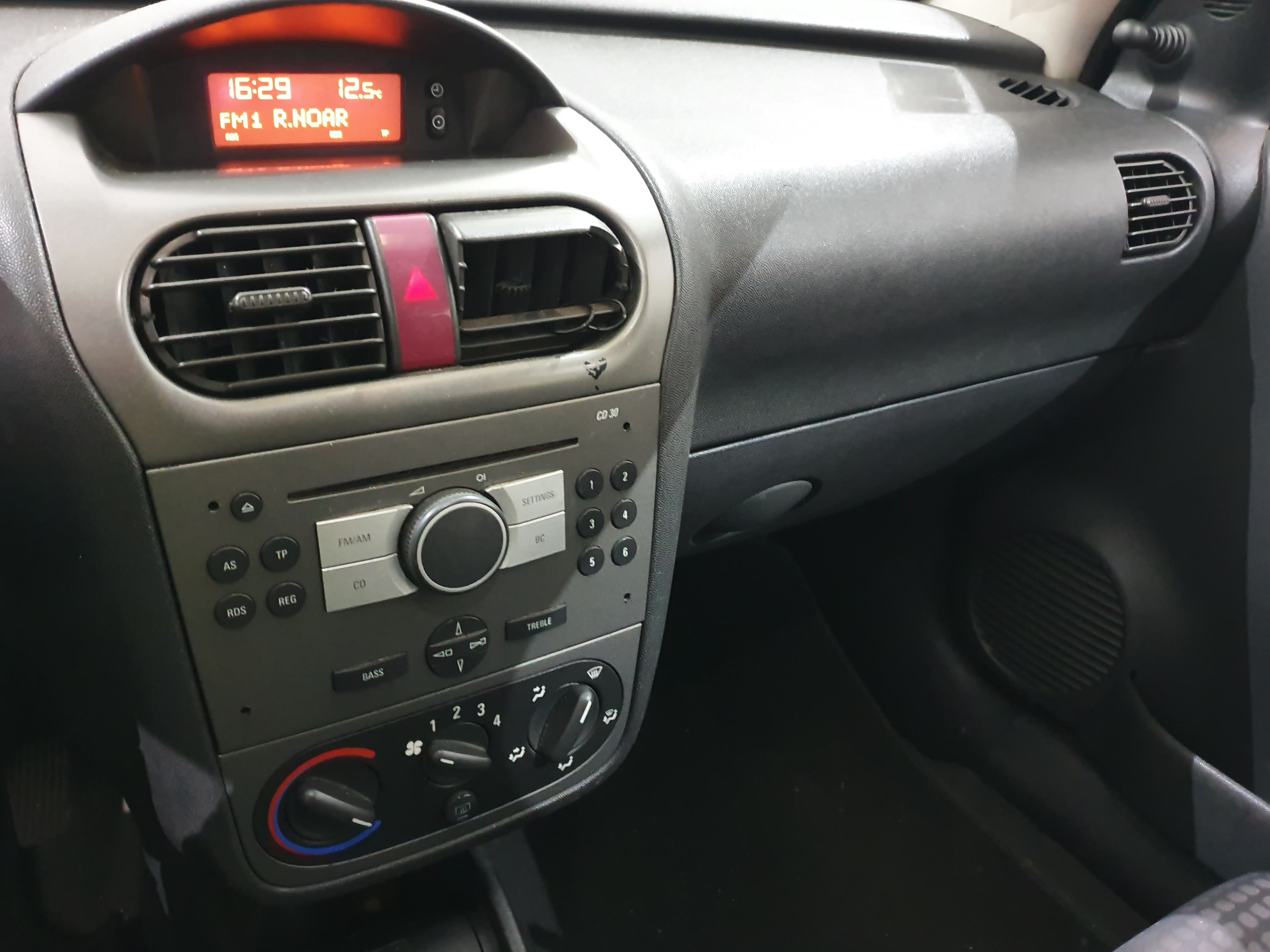 Opel Corsa · Ano 2005 — imagen 28
