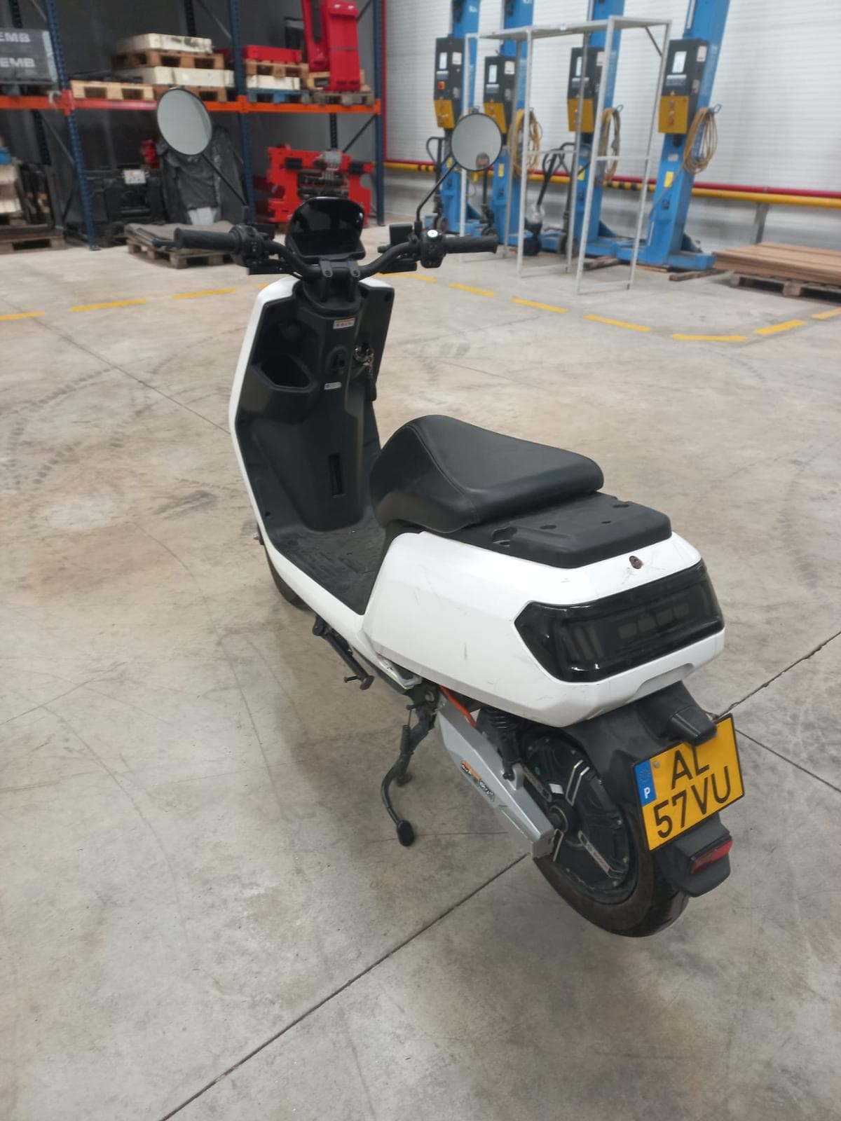 Urban Electric Motors LX05  · Ano 2021 — imagen 4