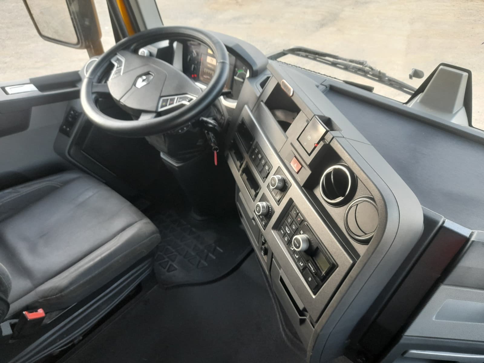 Renault T520 · Ano 2015 — imagem 7