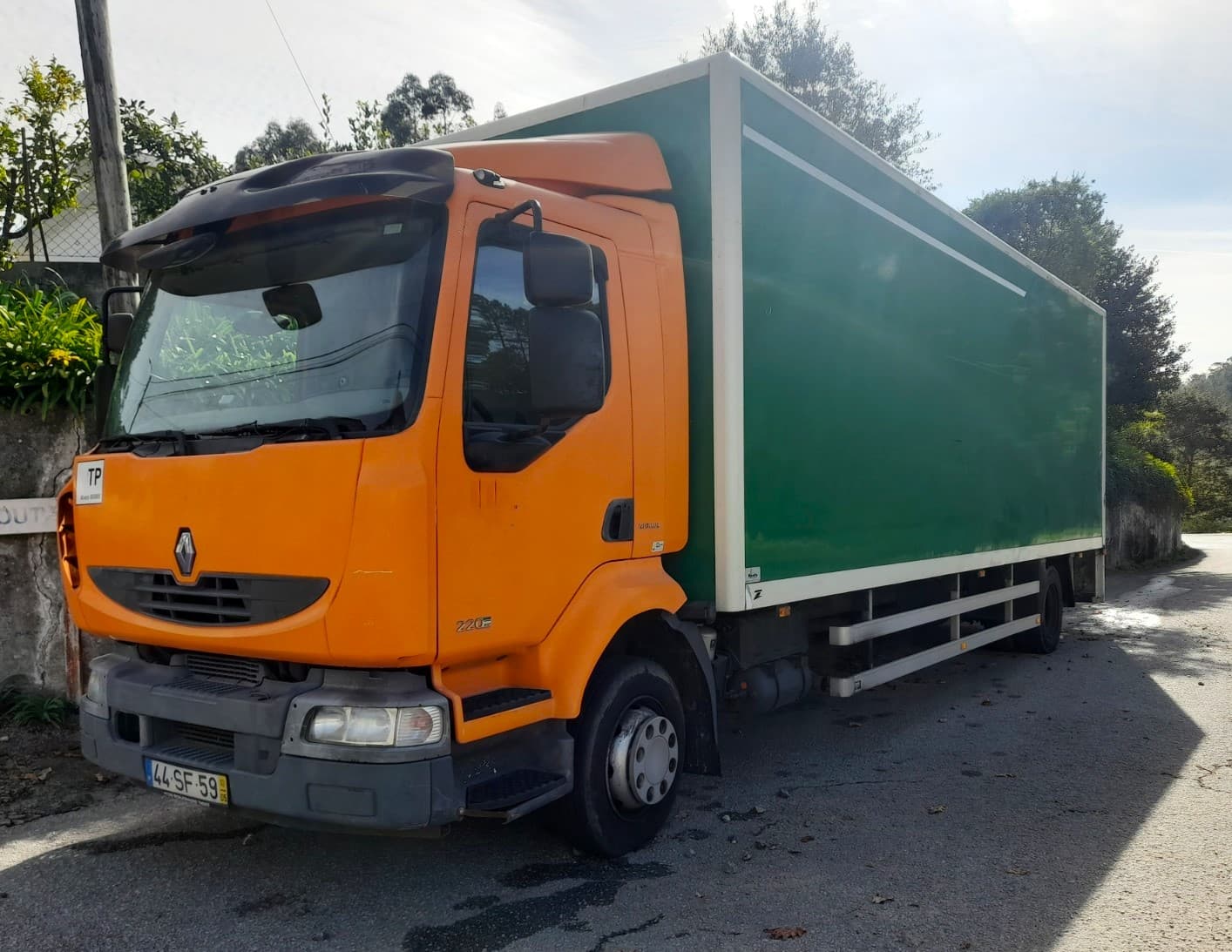Renault Midlum 220 DXI · Ano 2010 — imagem 1