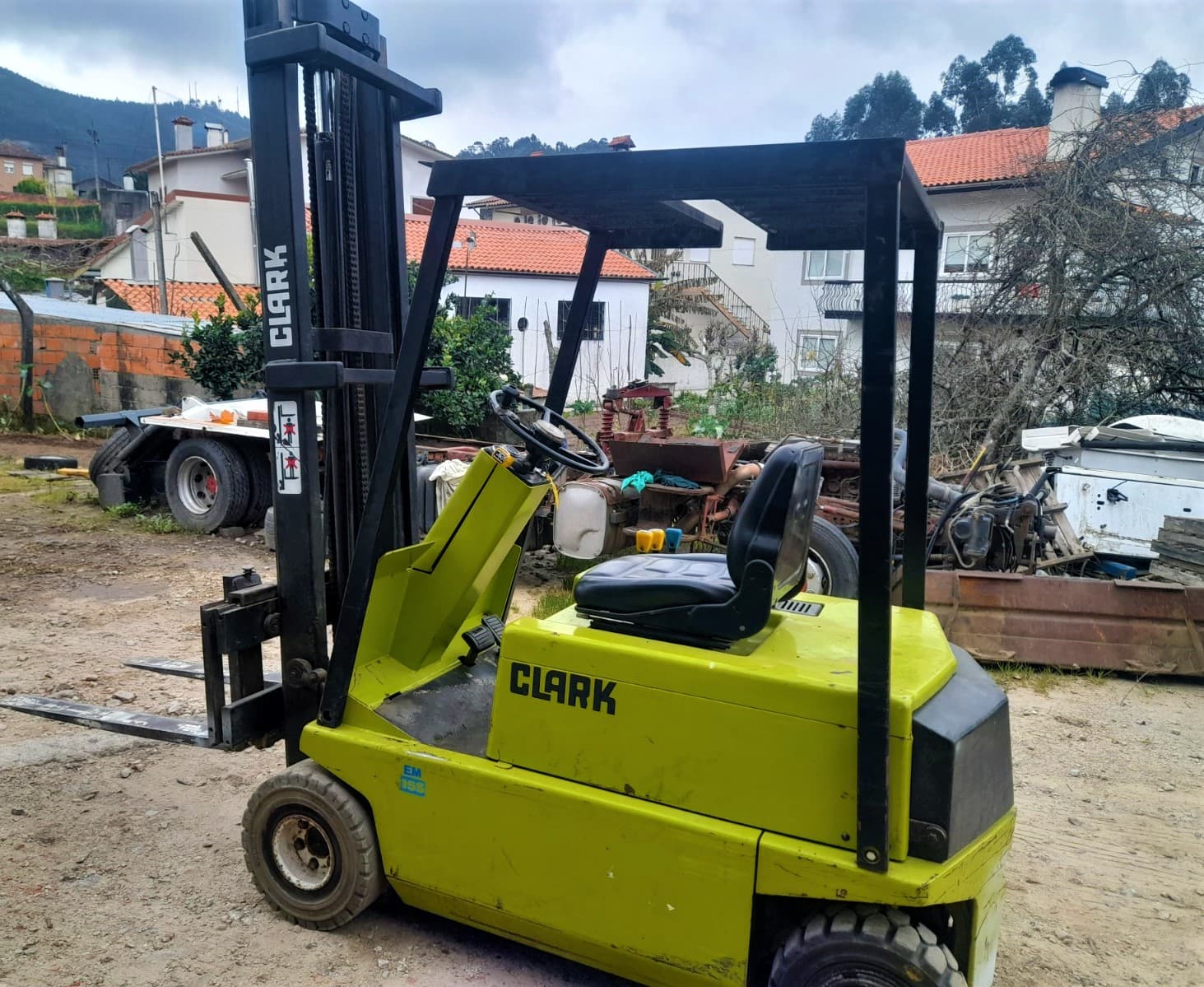 Empilhador Elétrico Clark EM 15s — imagem 1