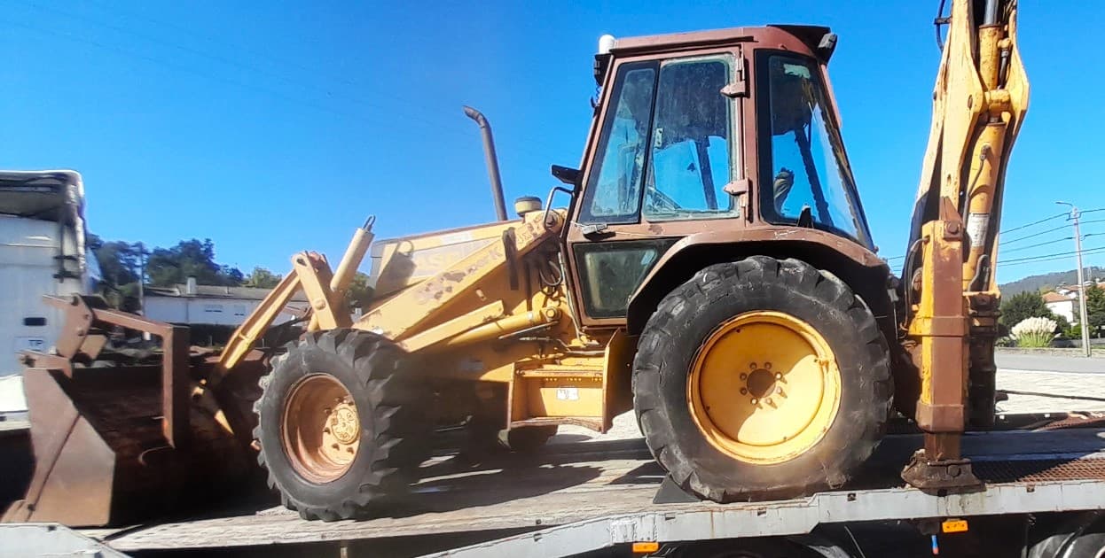 Retroescavadora Case 580 Super 4/4 — imagem 1