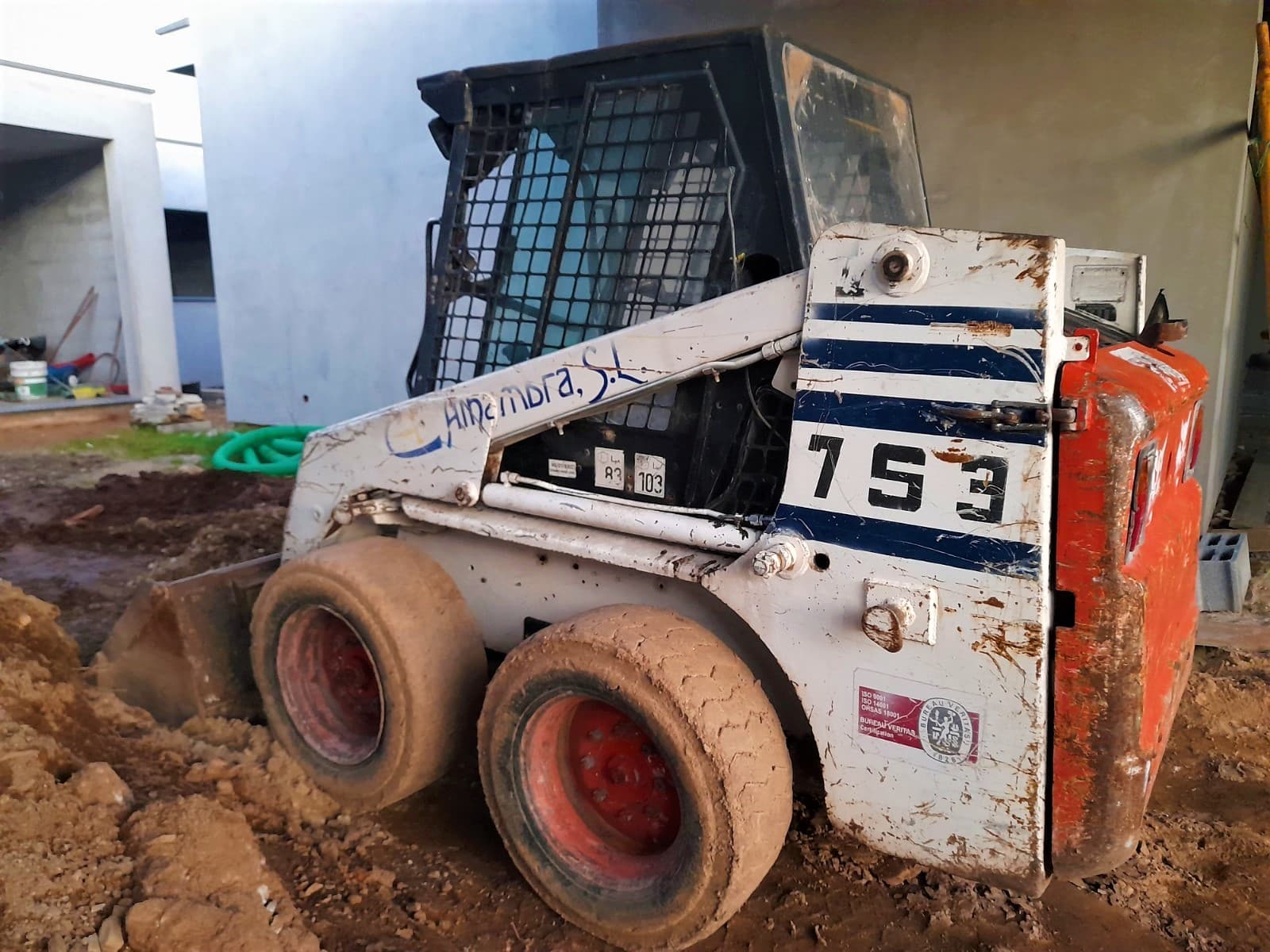 Mini Pá Carregadora Bobcat 753 — imagen 4