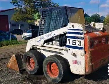 Mini Pá Carregadora Bobcat 753 — imagen 2