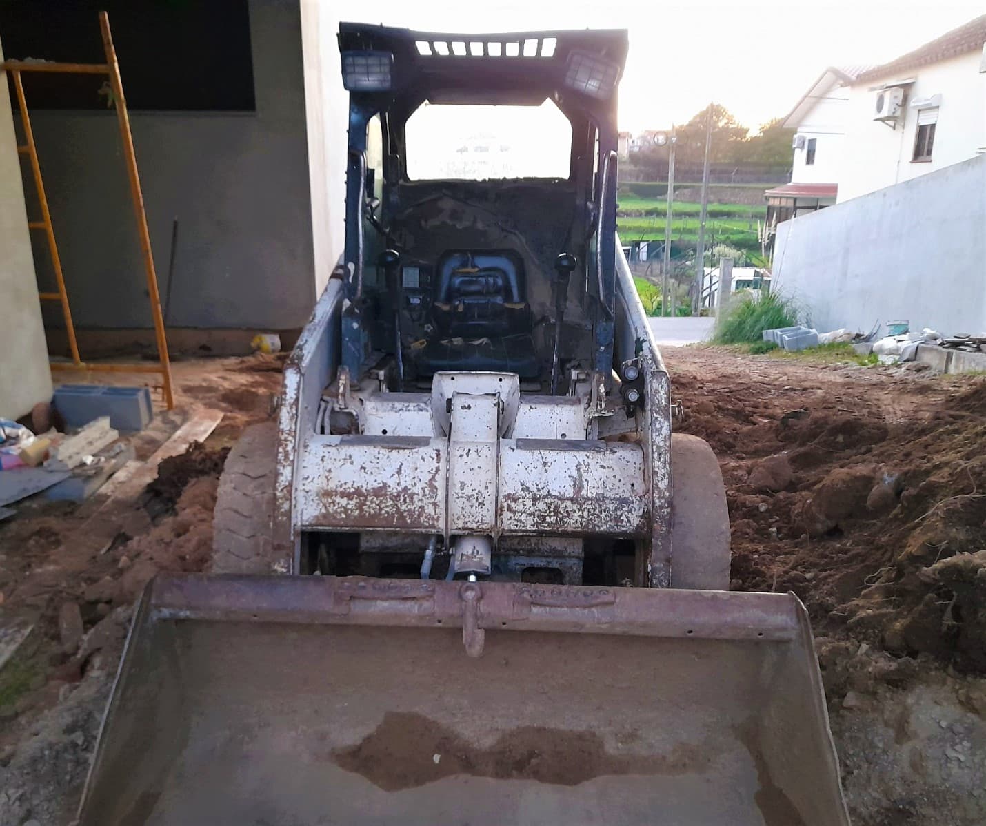 Mini Pá Carregadora Bobcat 753 — imagen 7