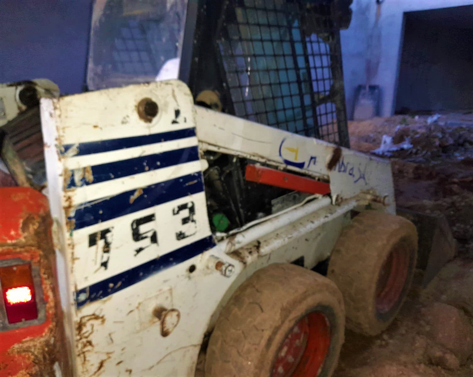 Mini Pá Carregadora Bobcat 753 — imagen 6
