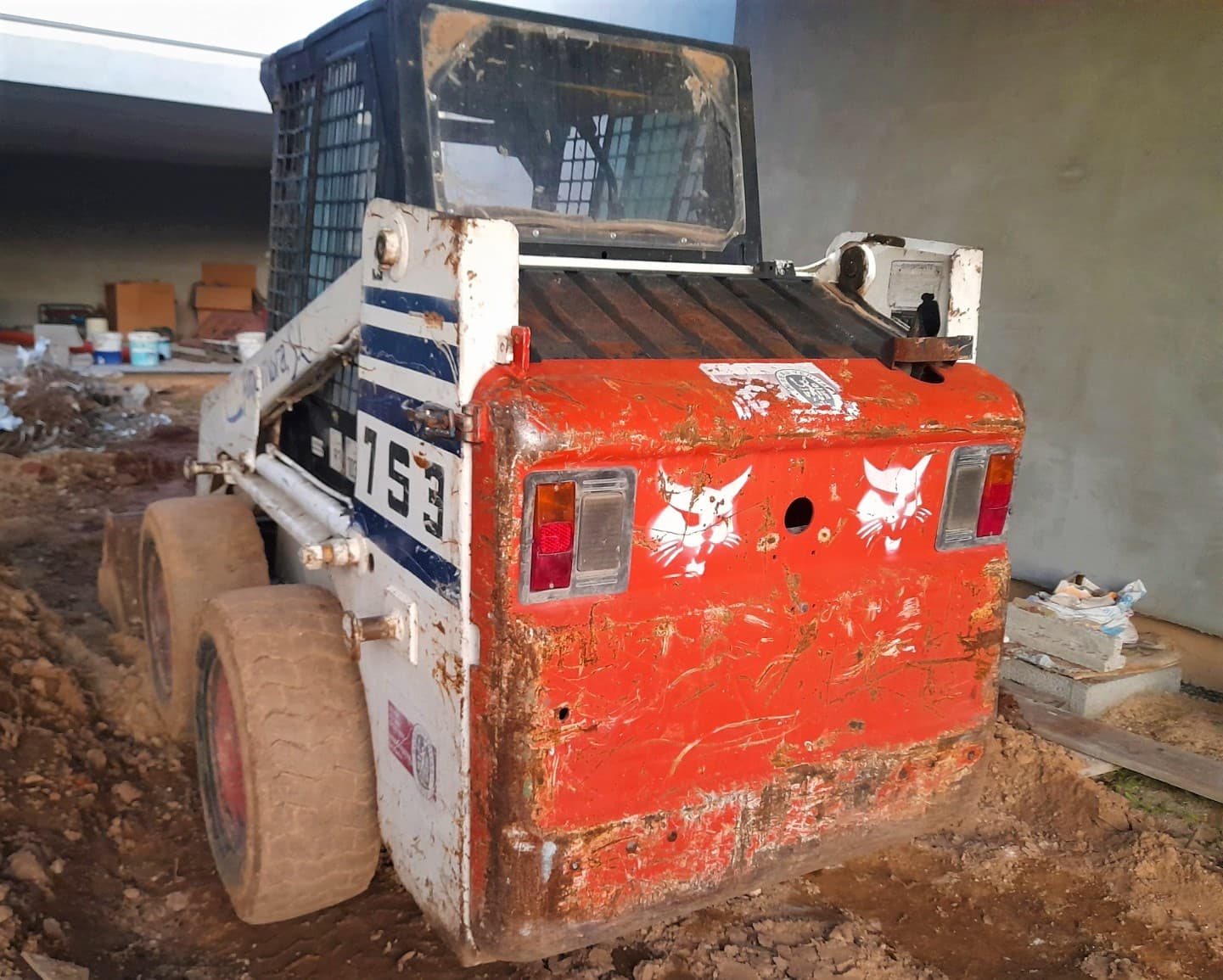 Mini Pá Carregadora Bobcat 753 — imagen 5