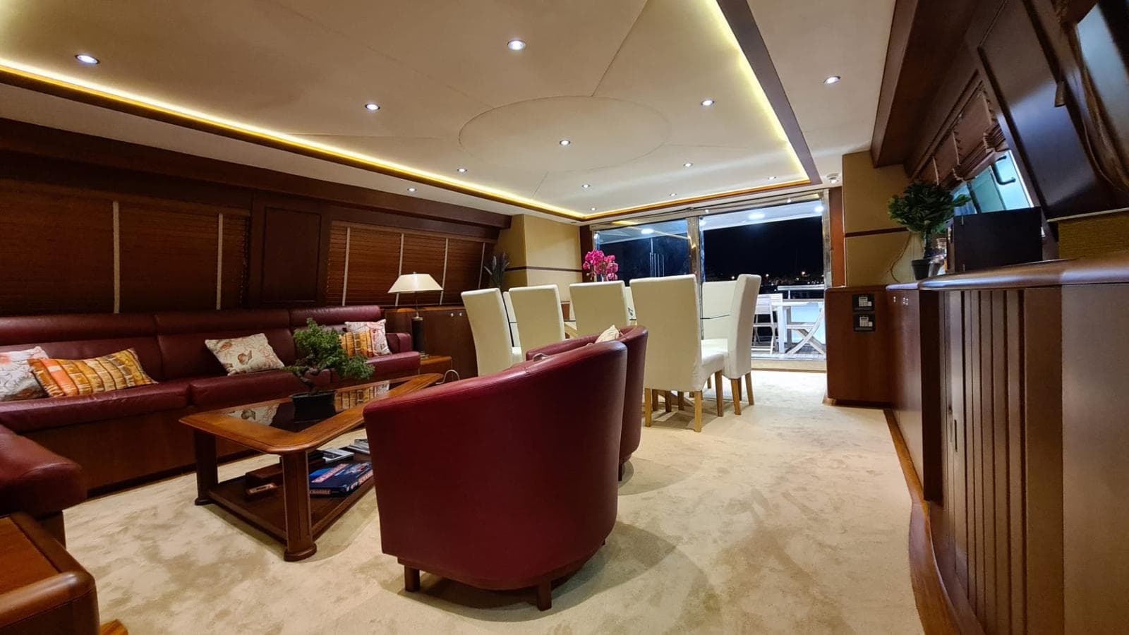 Iate a Motor Monocasco // Yacht Monohull Motor — imagem 8