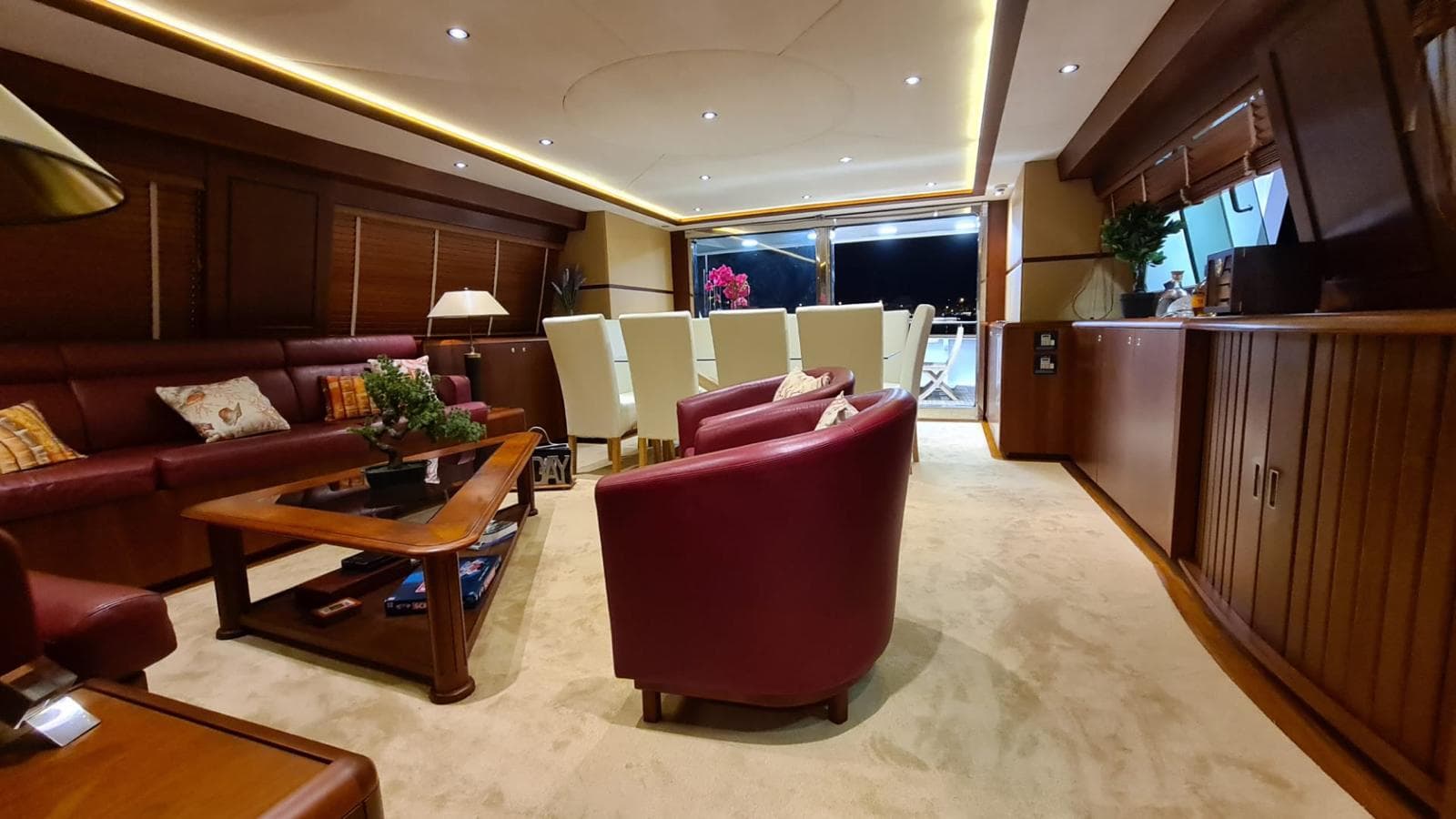 Iate a Motor Monocasco // Yacht Monohull Motor — imagem 11