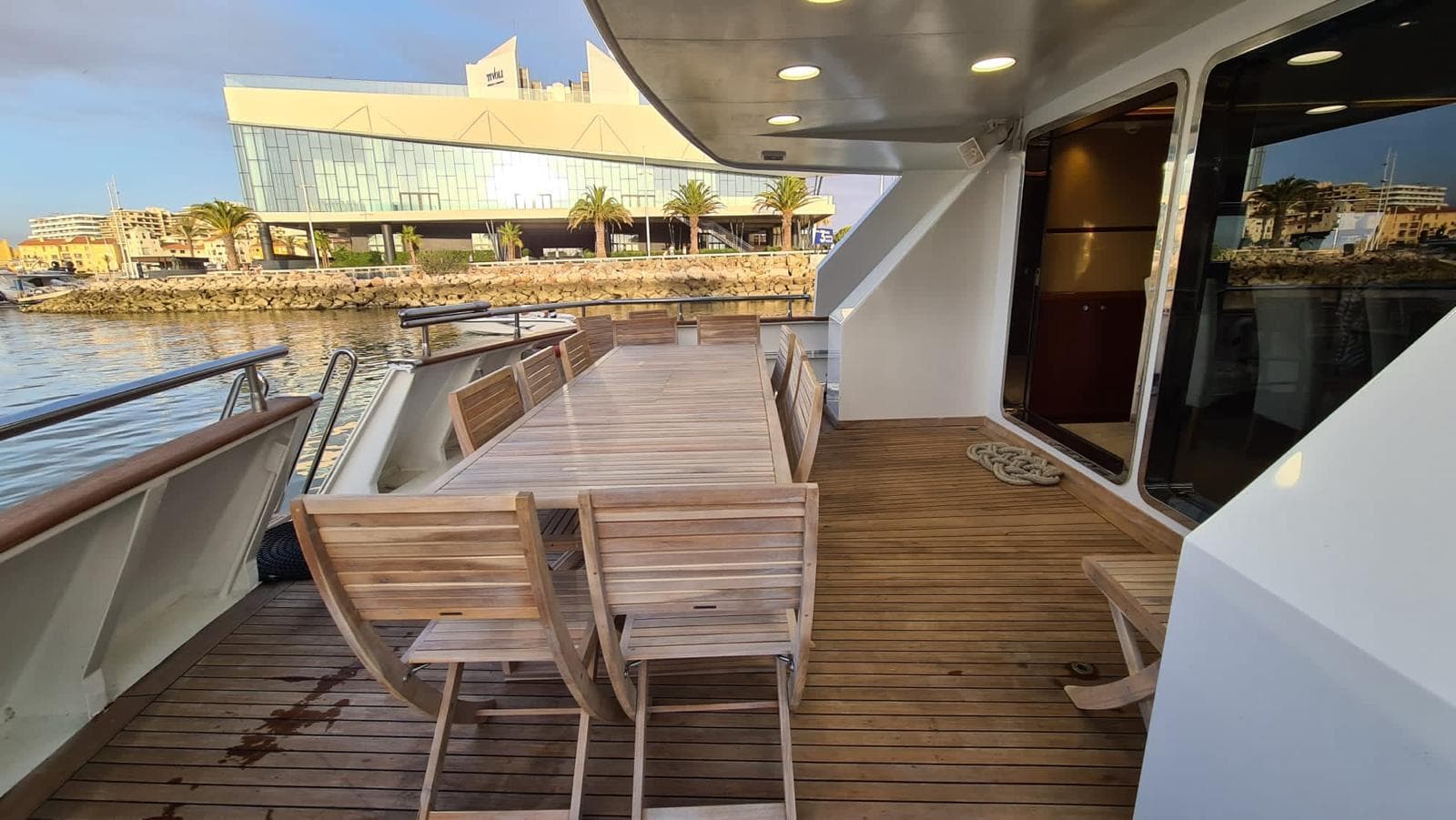Iate a Motor Monocasco // Yacht Monohull Motor — imagem 12