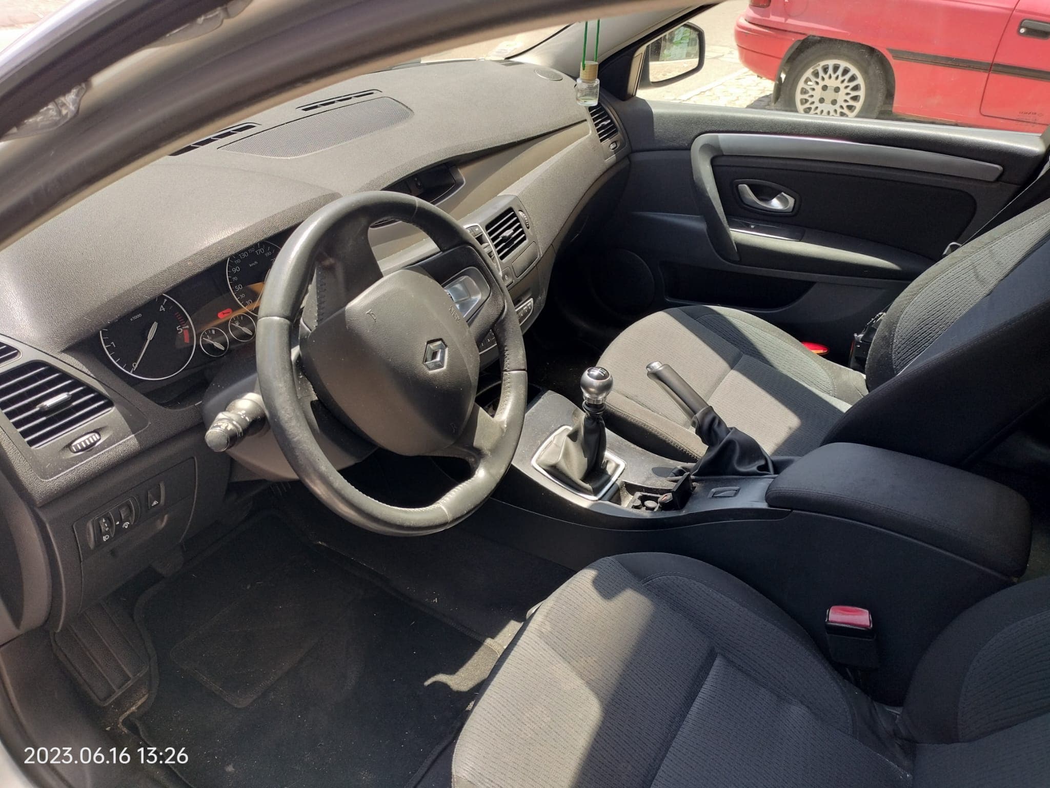 Renault Laguna 1.5 DCI · Ano 2008 — imagen 11