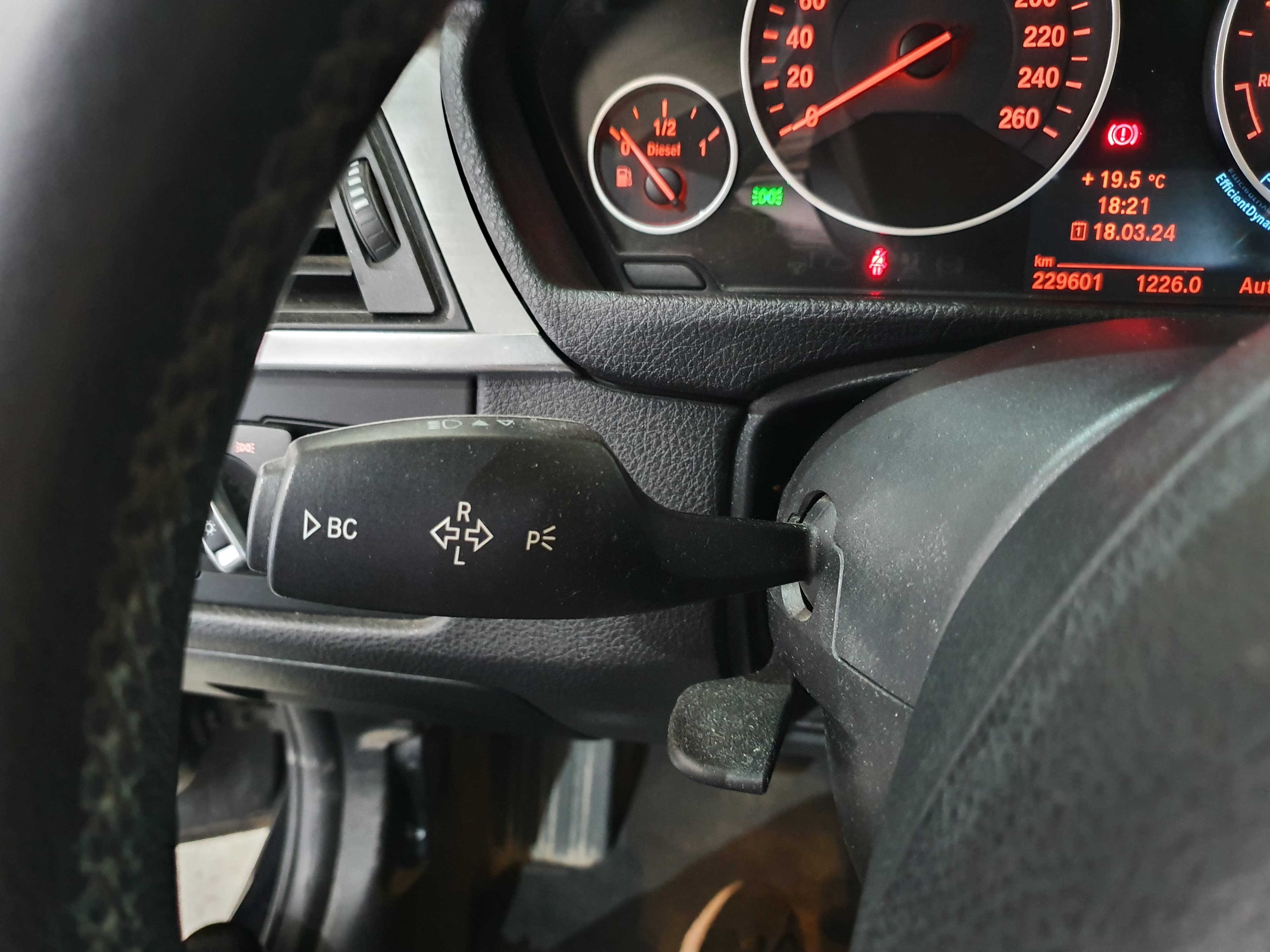 BMW 320D · Ano 2013 — imagem 44
