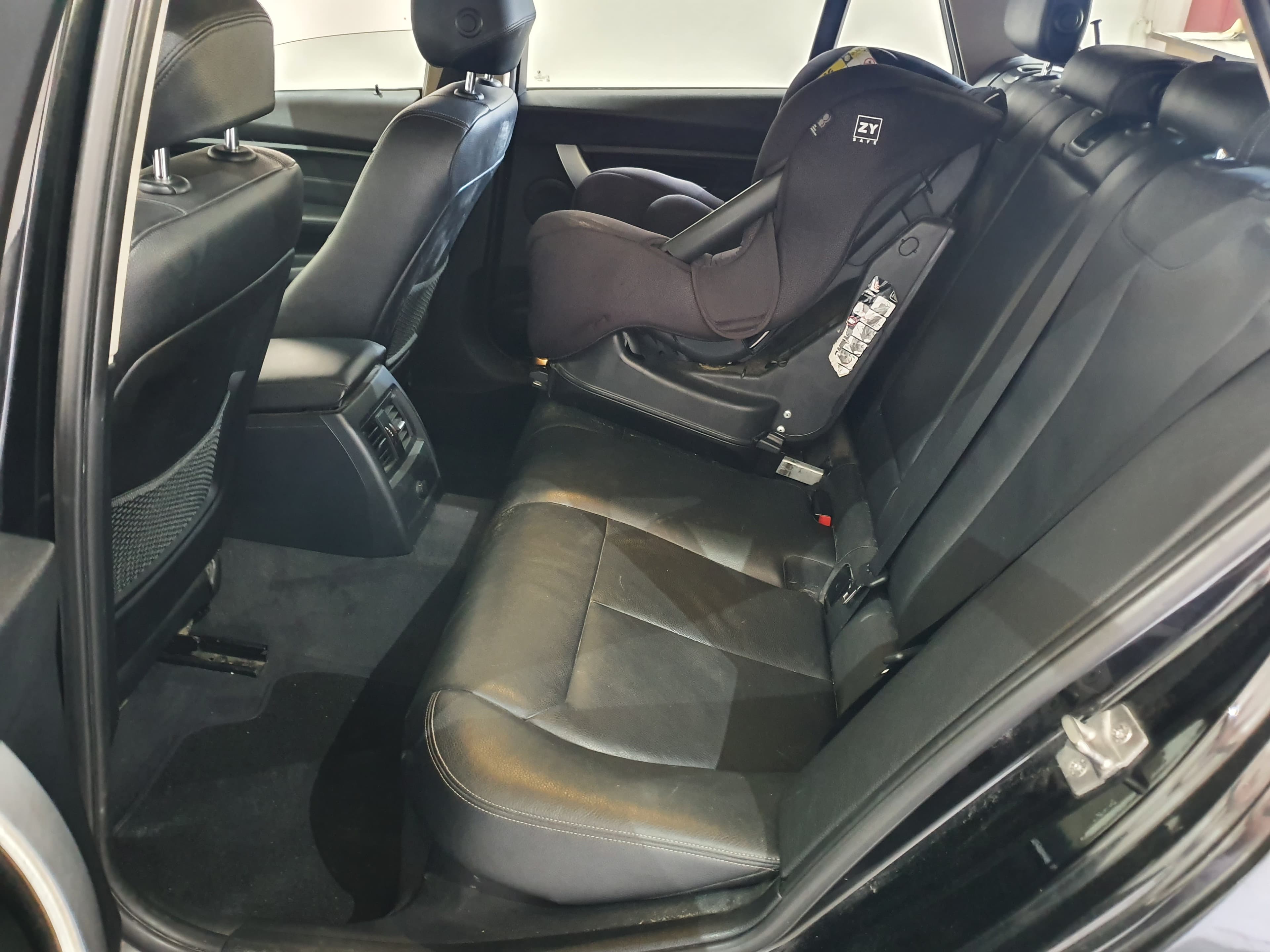 BMW 320D · Ano 2013 — imagem 29