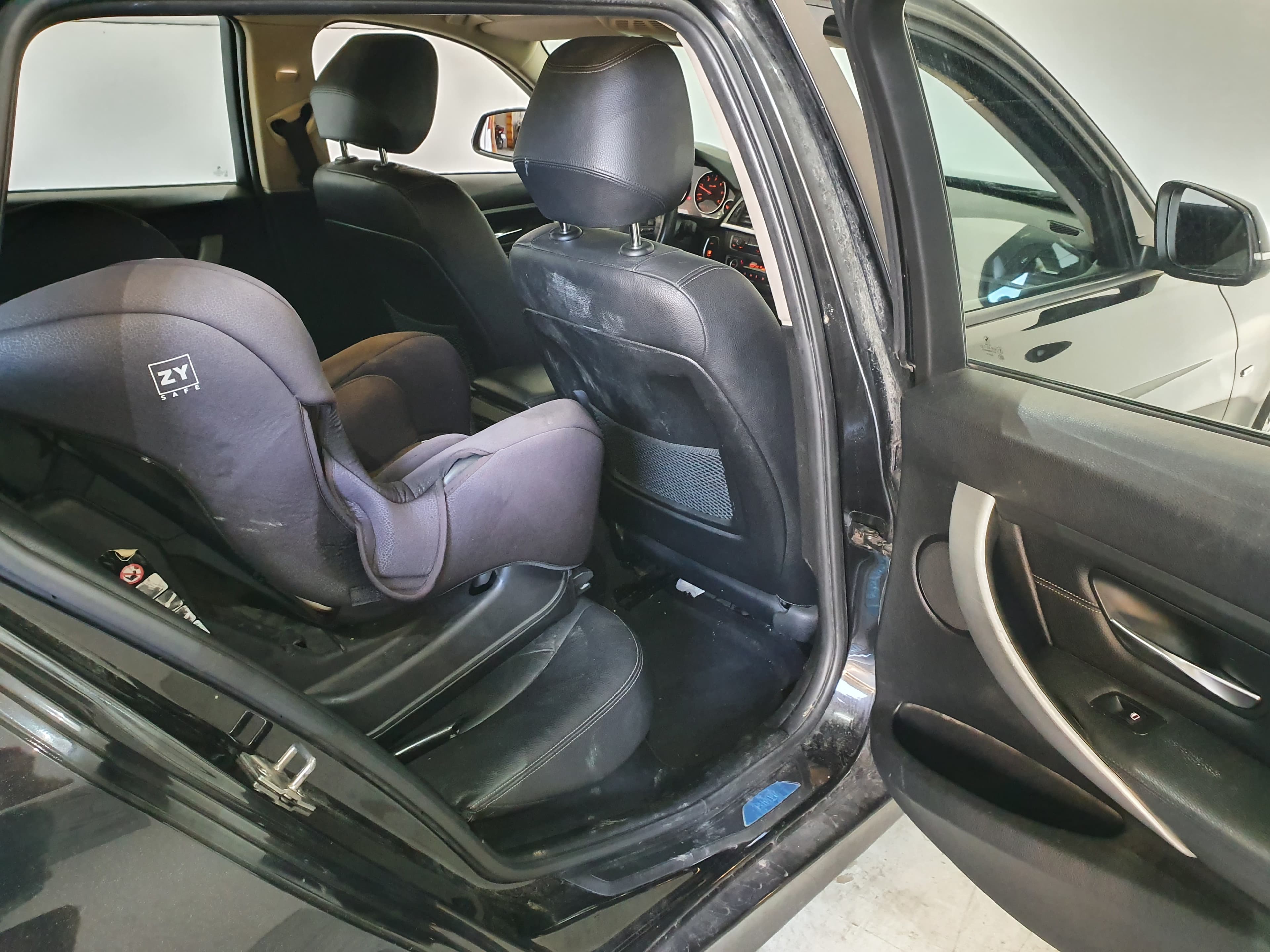 BMW 320D · Ano 2013 — imagem 27