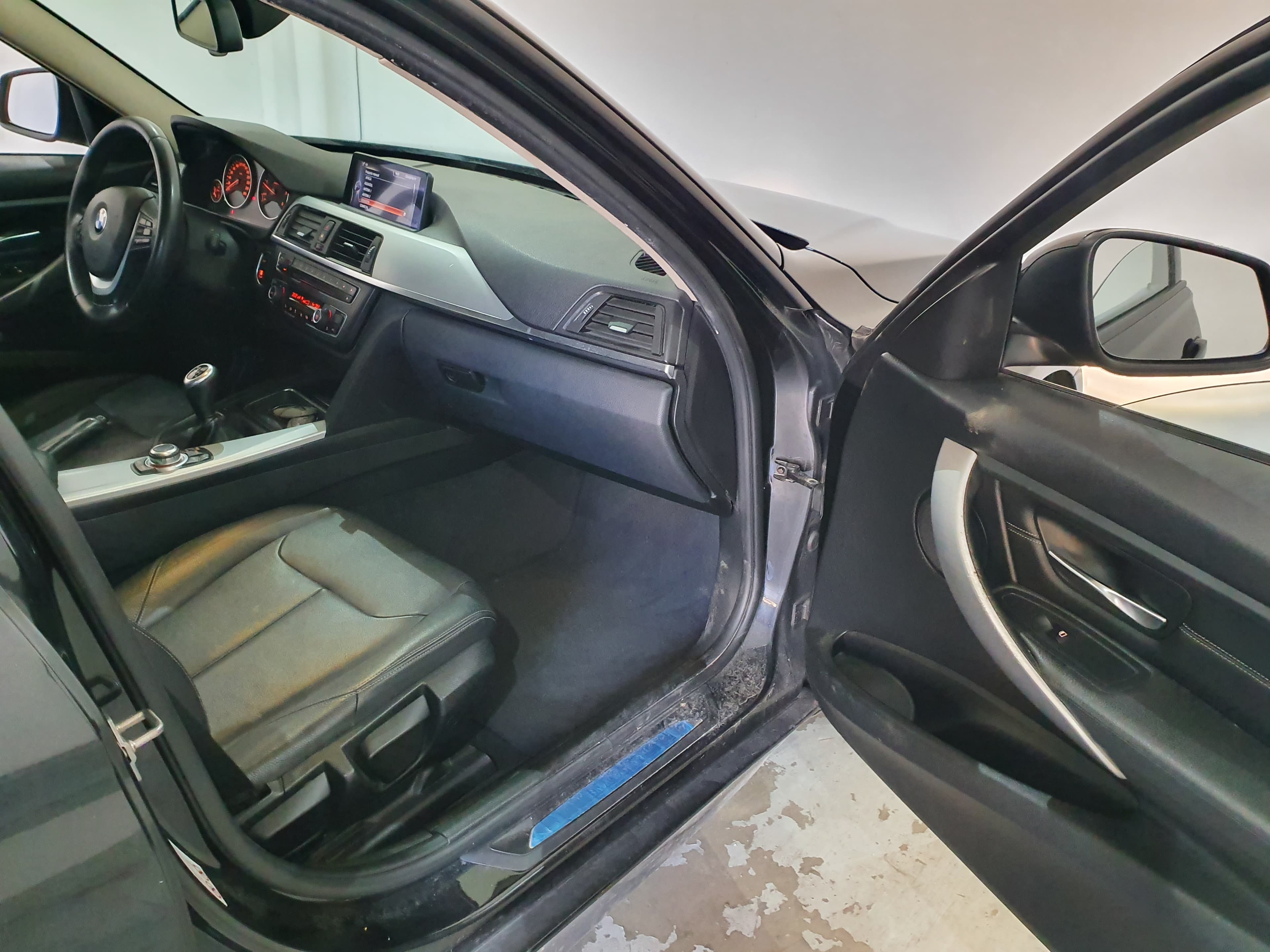BMW 320D · Ano 2013 — imagem 24