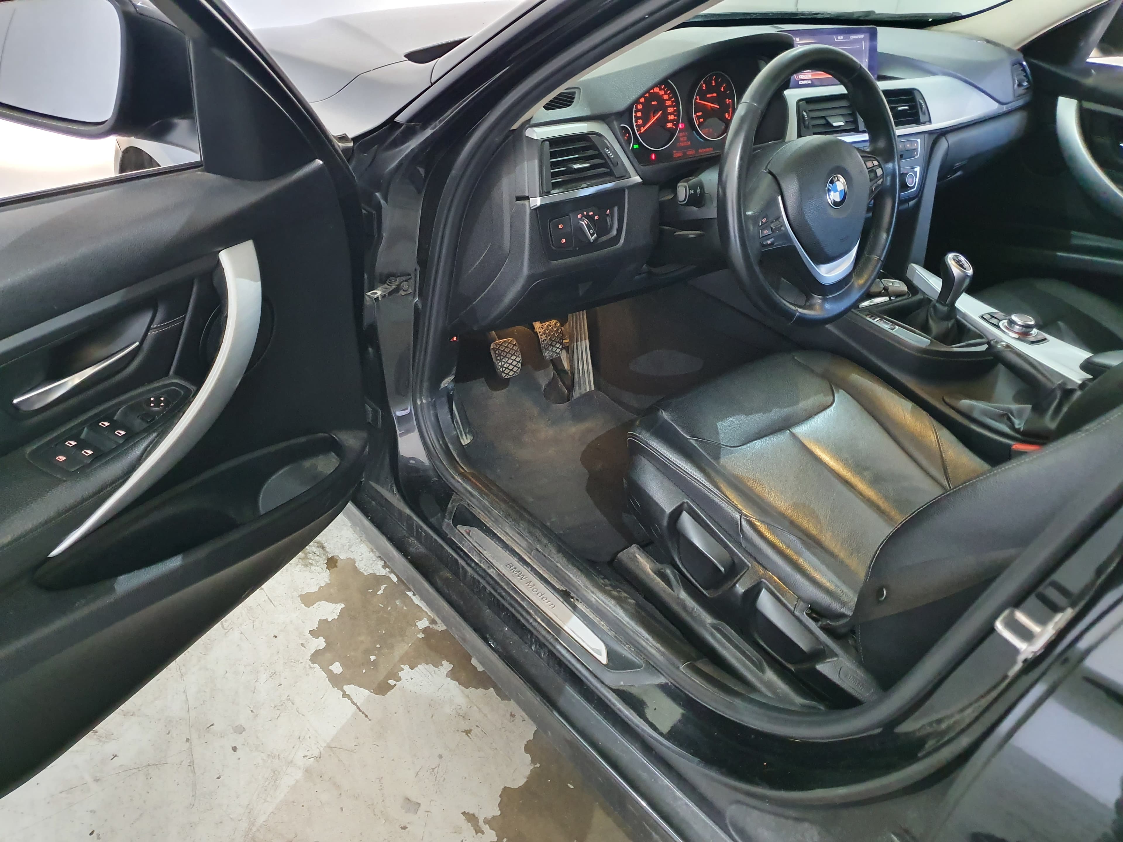 BMW 320D · Ano 2013 — imagem 30