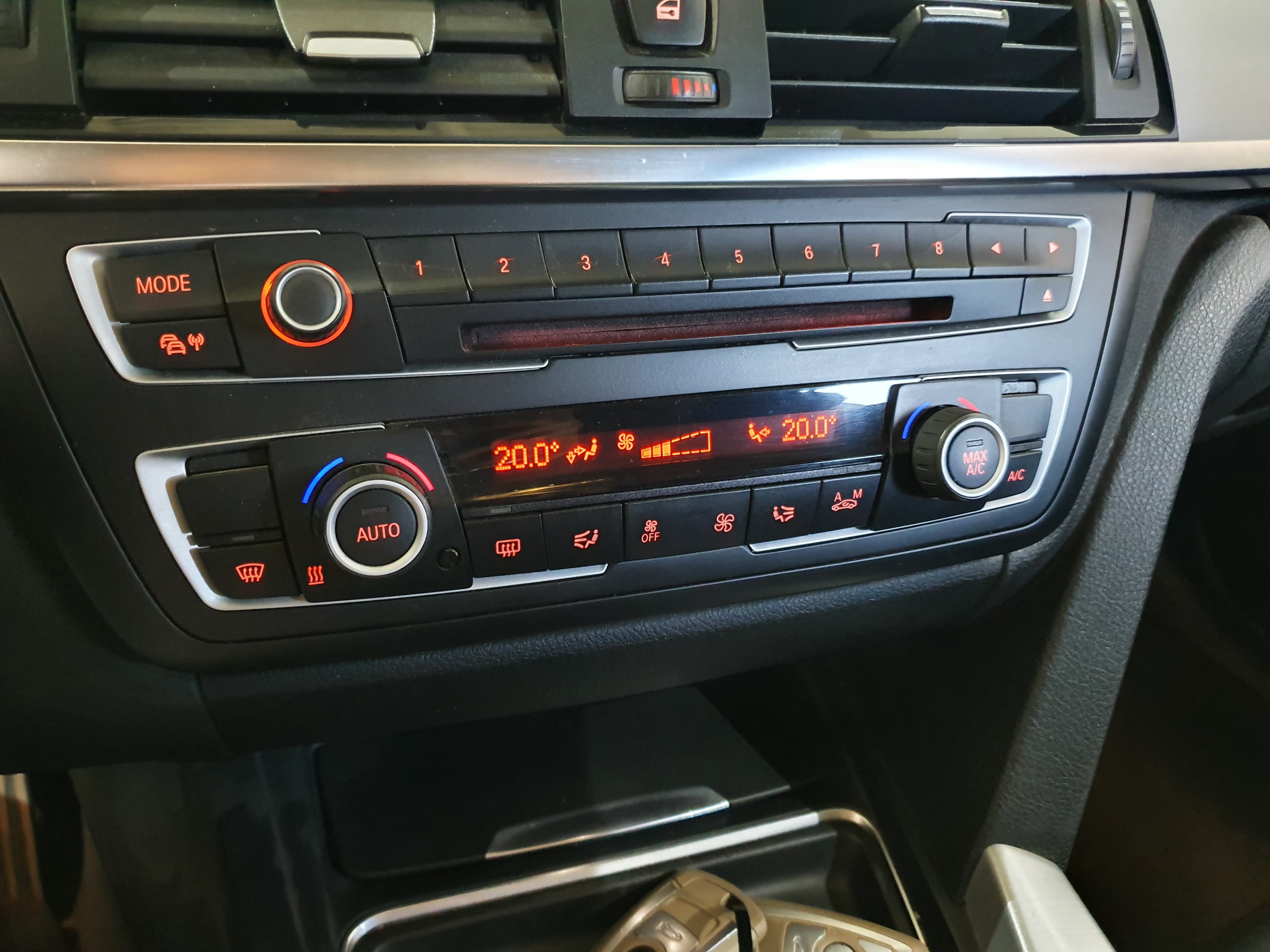 BMW 320D · Ano 2013 — imagem 39