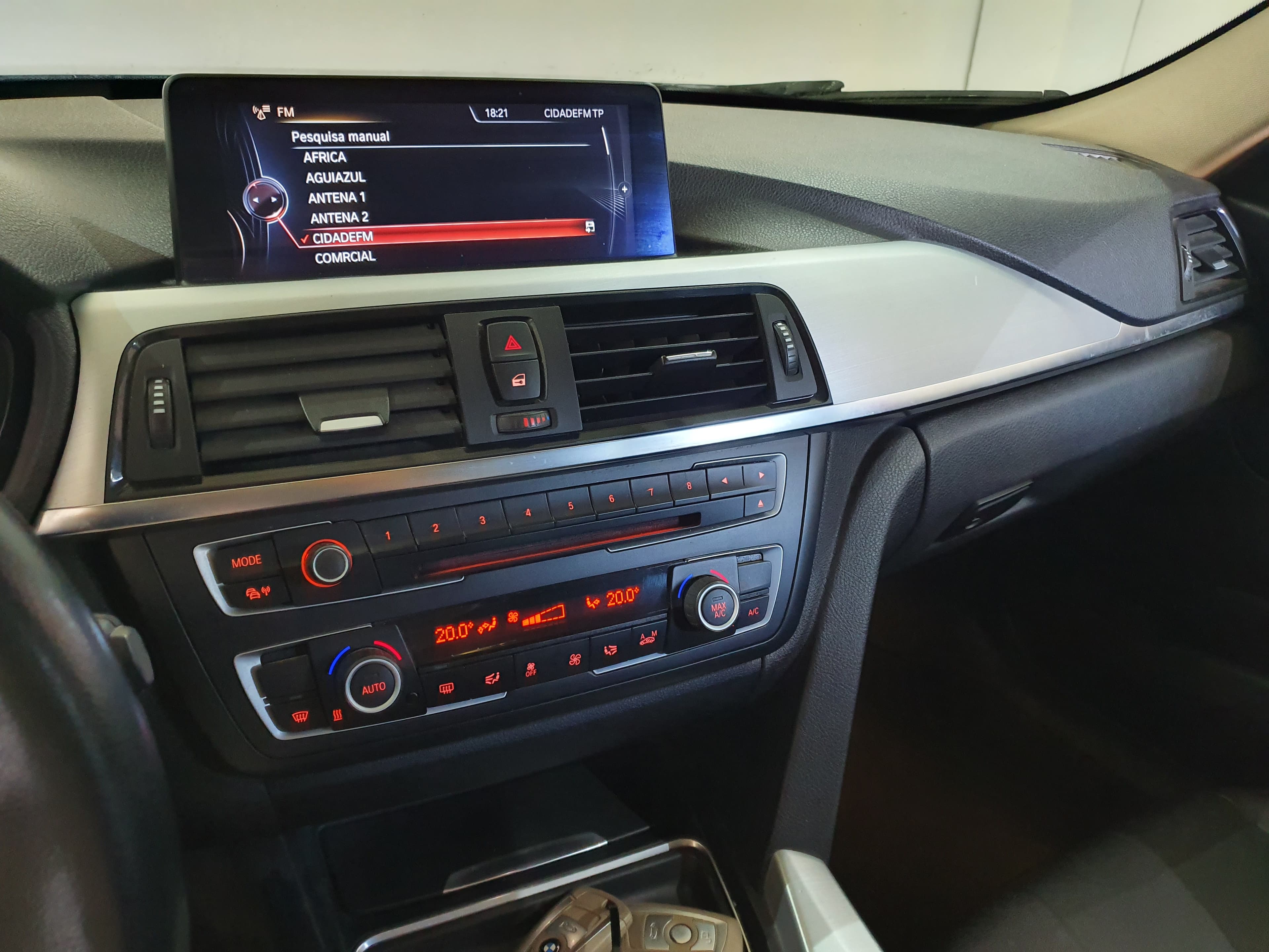 BMW 320D · Ano 2013 — imagem 37