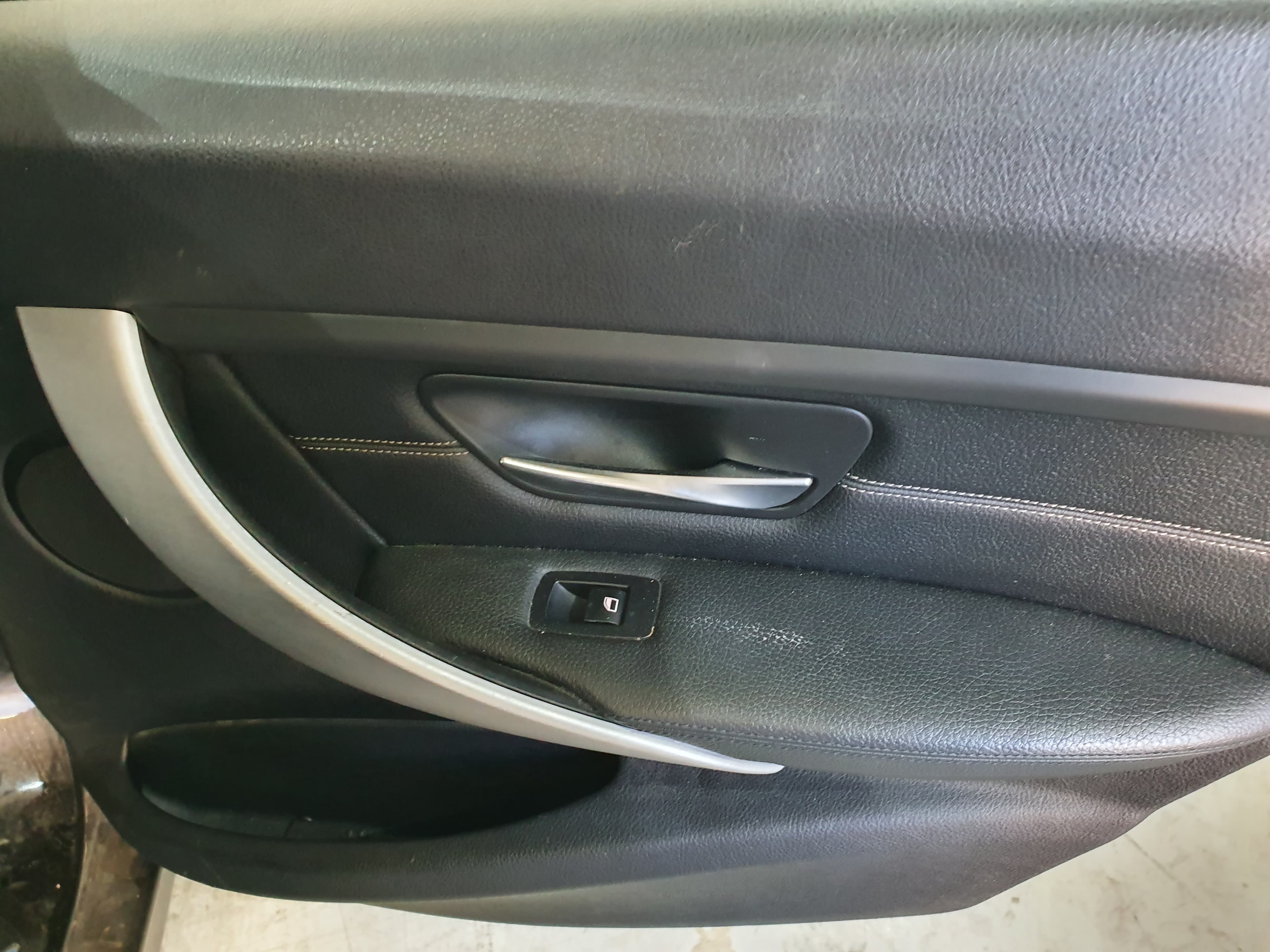 BMW 320D · Ano 2013 — imagem 23
