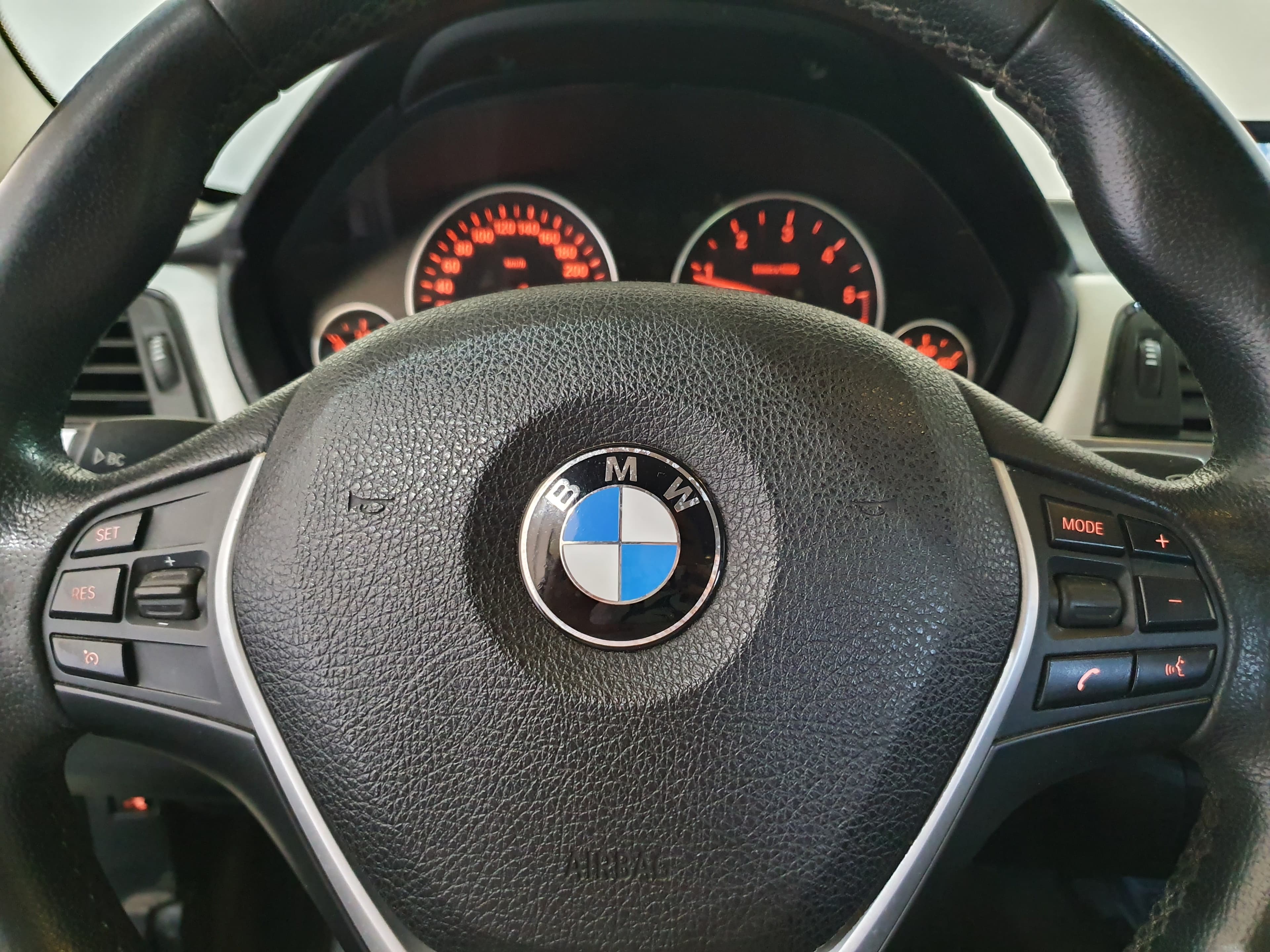 BMW 320D · Ano 2013 — imagem 46
