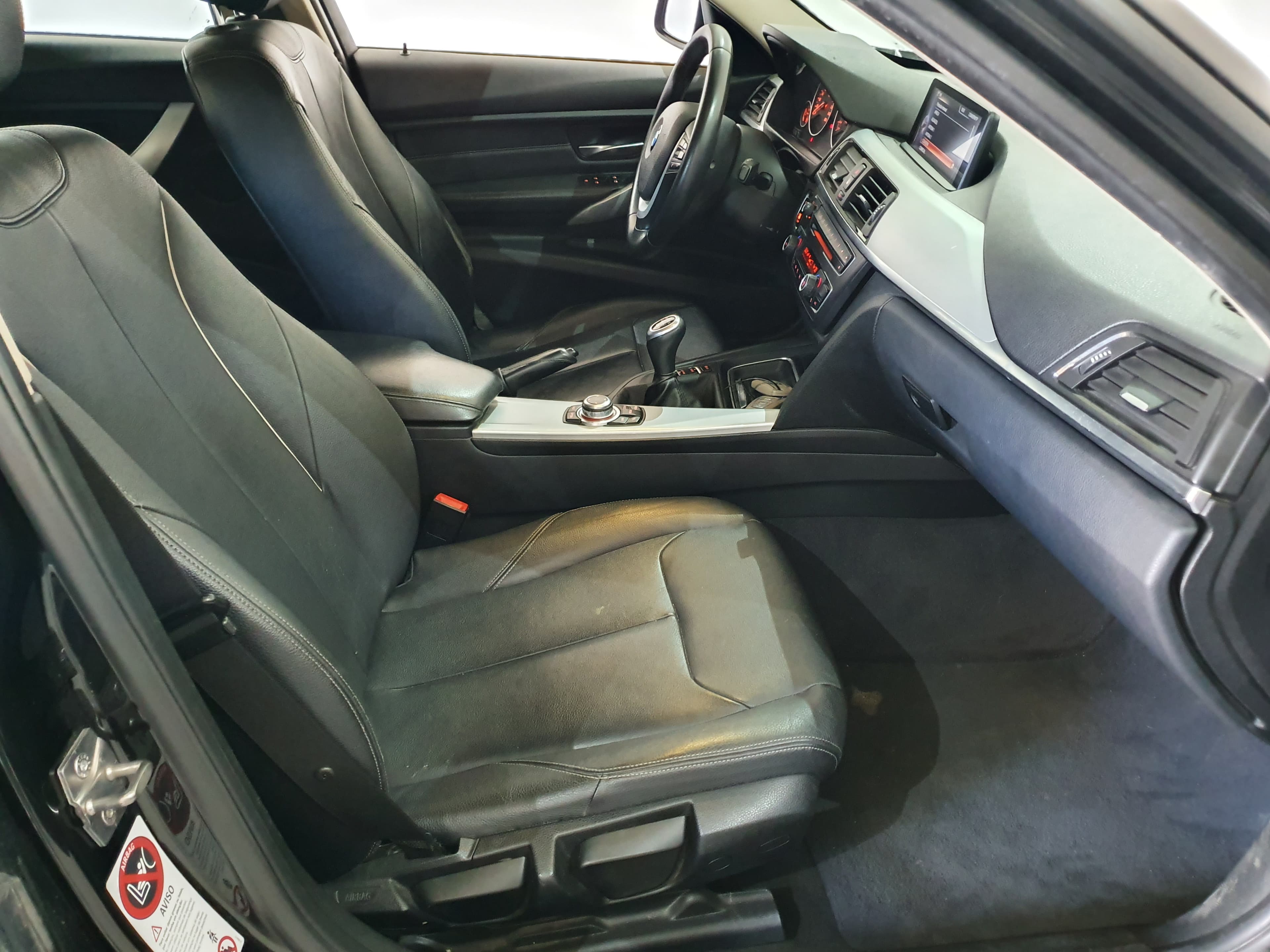 BMW 320D · Ano 2013 — imagem 26