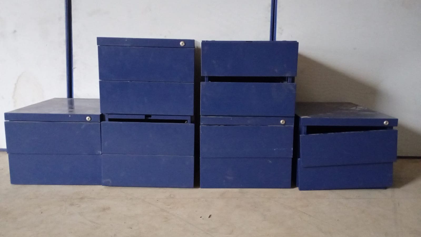 Blocos de gavetas metálicos — imagem 1
