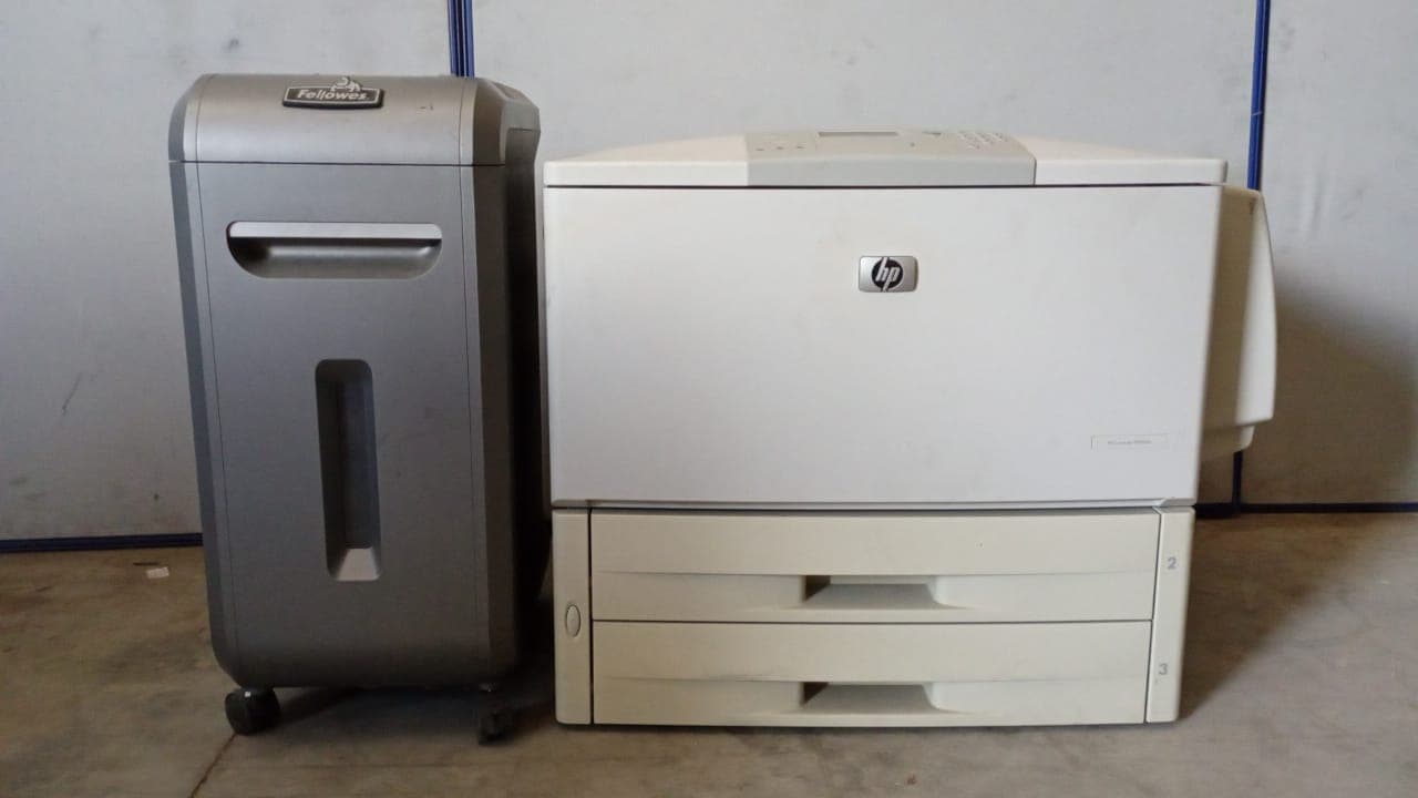 Impressora HP e triturador de papel
