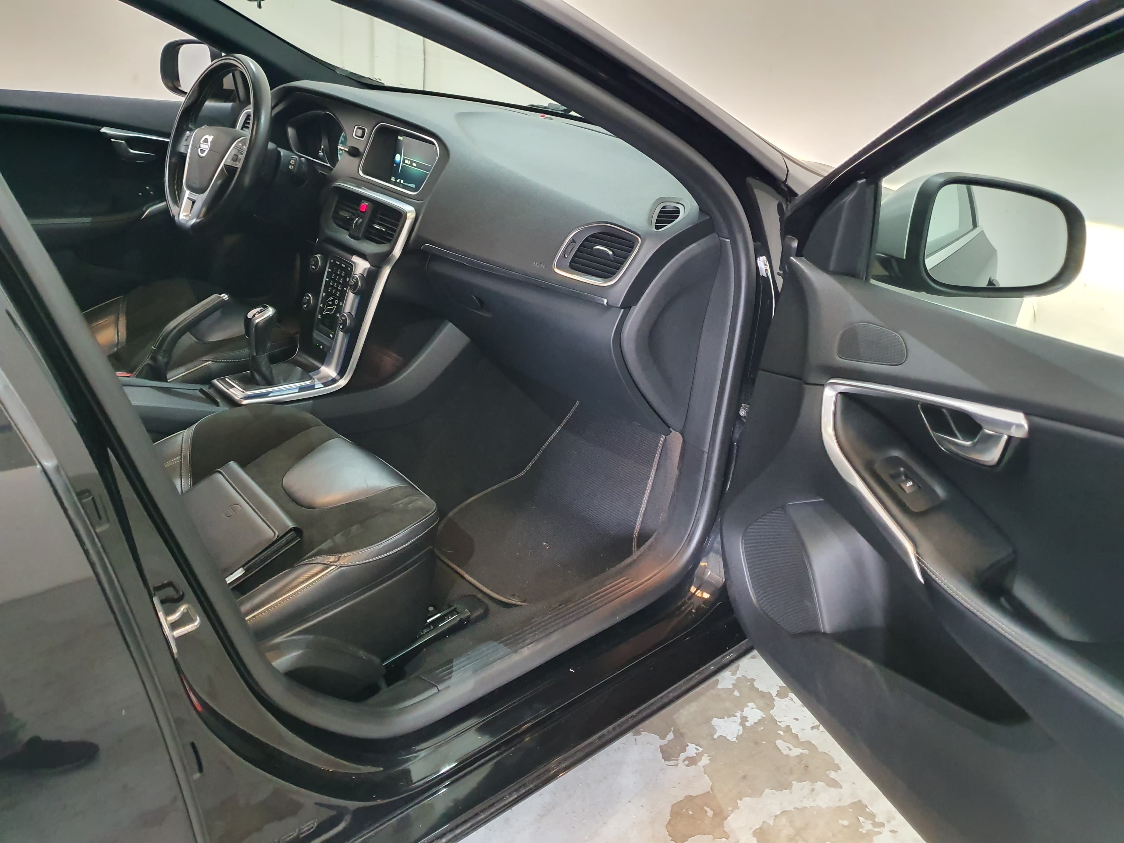 Volvo V40 · Ano 2015 — imagem 22