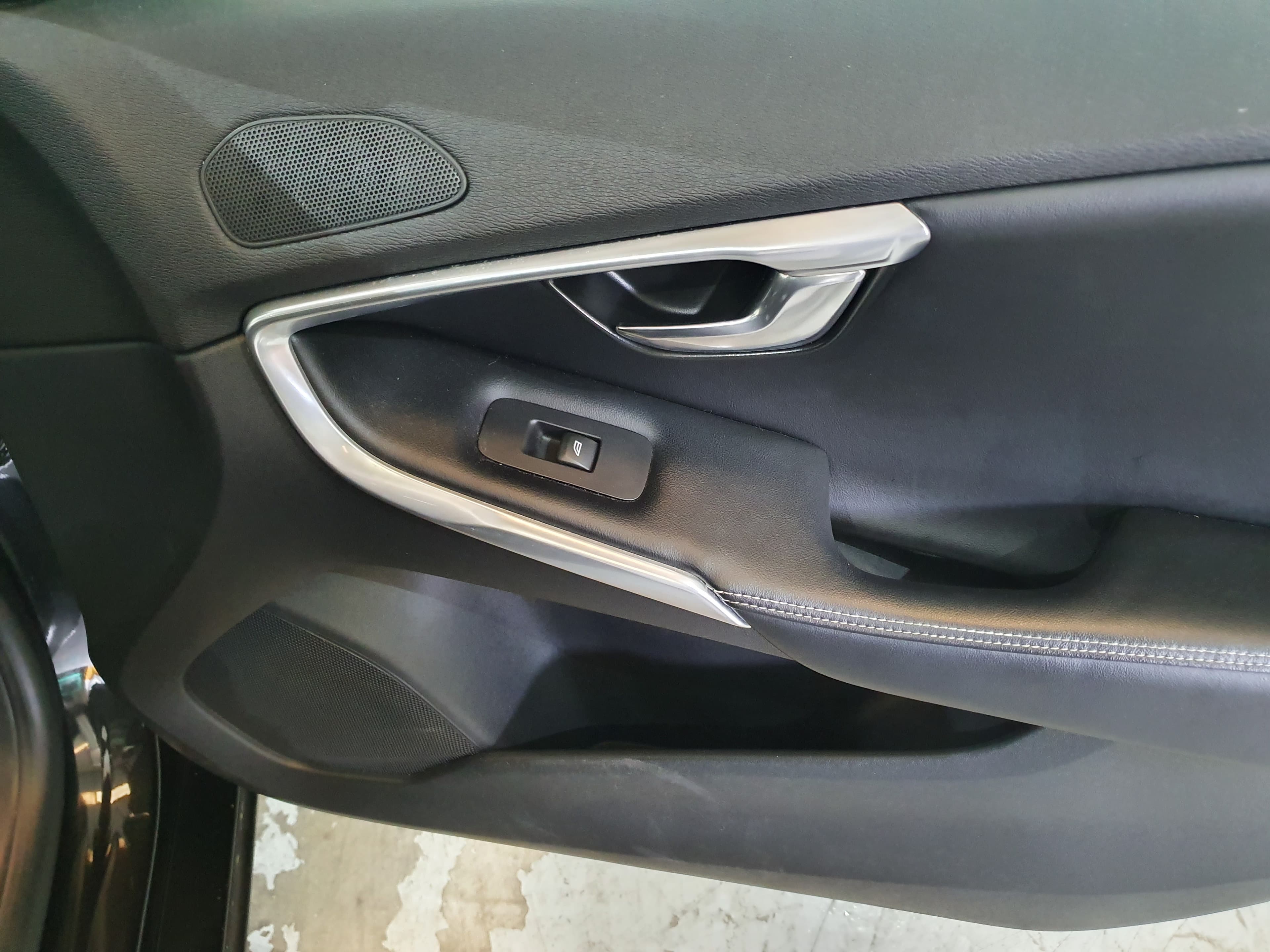 Volvo V40 · Ano 2015 — imagem 23