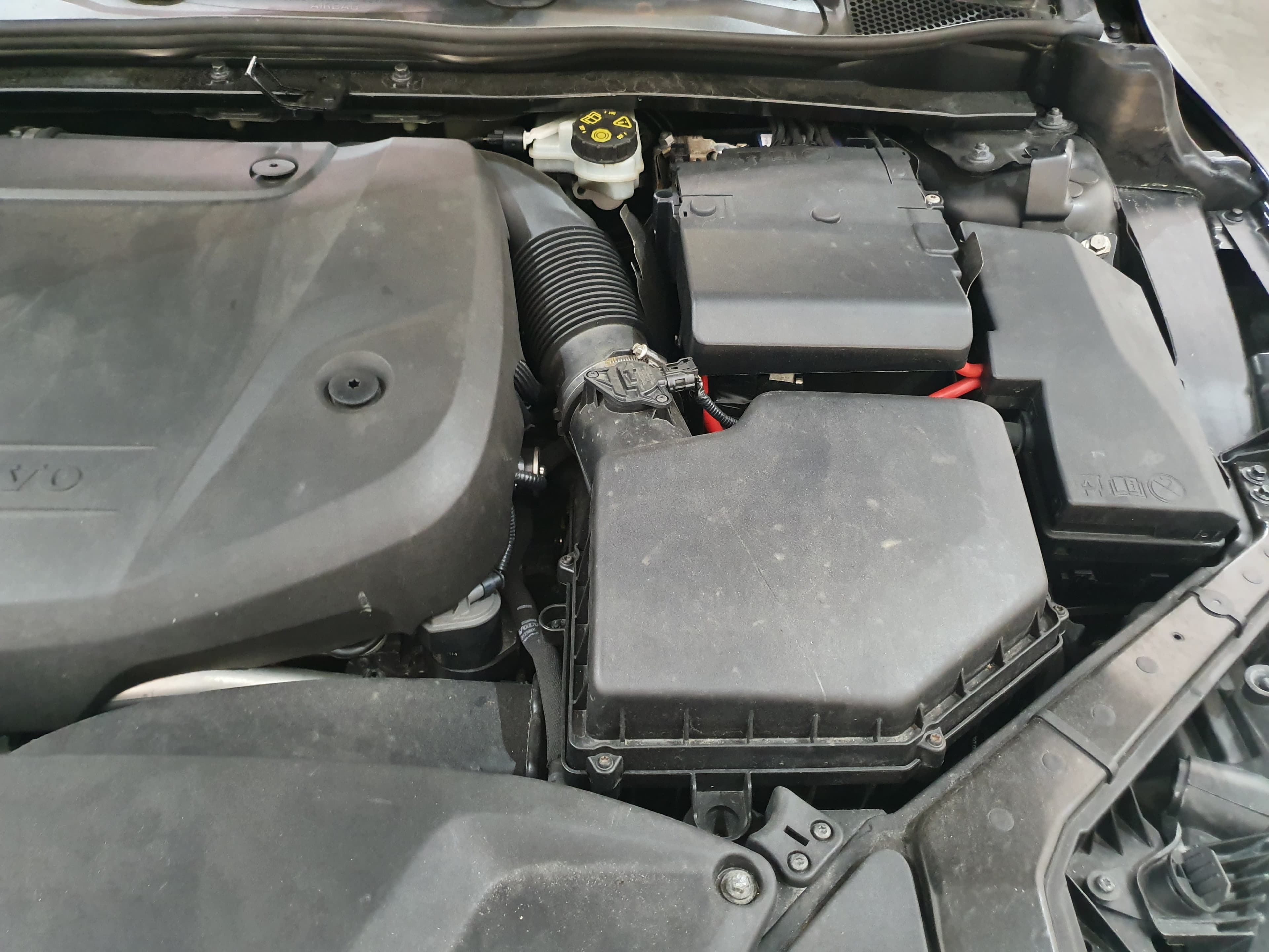 Volvo V40 · Ano 2015 — imagem 13