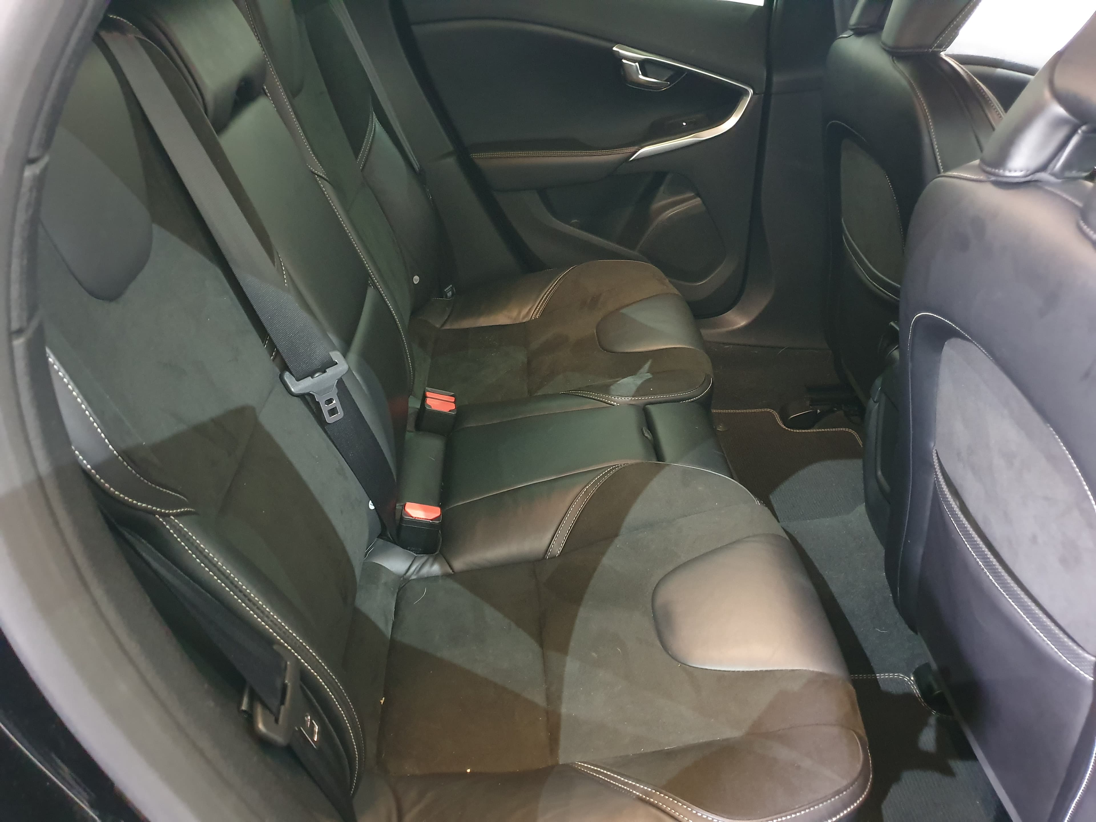 Volvo V40 · Ano 2015 — imagem 21