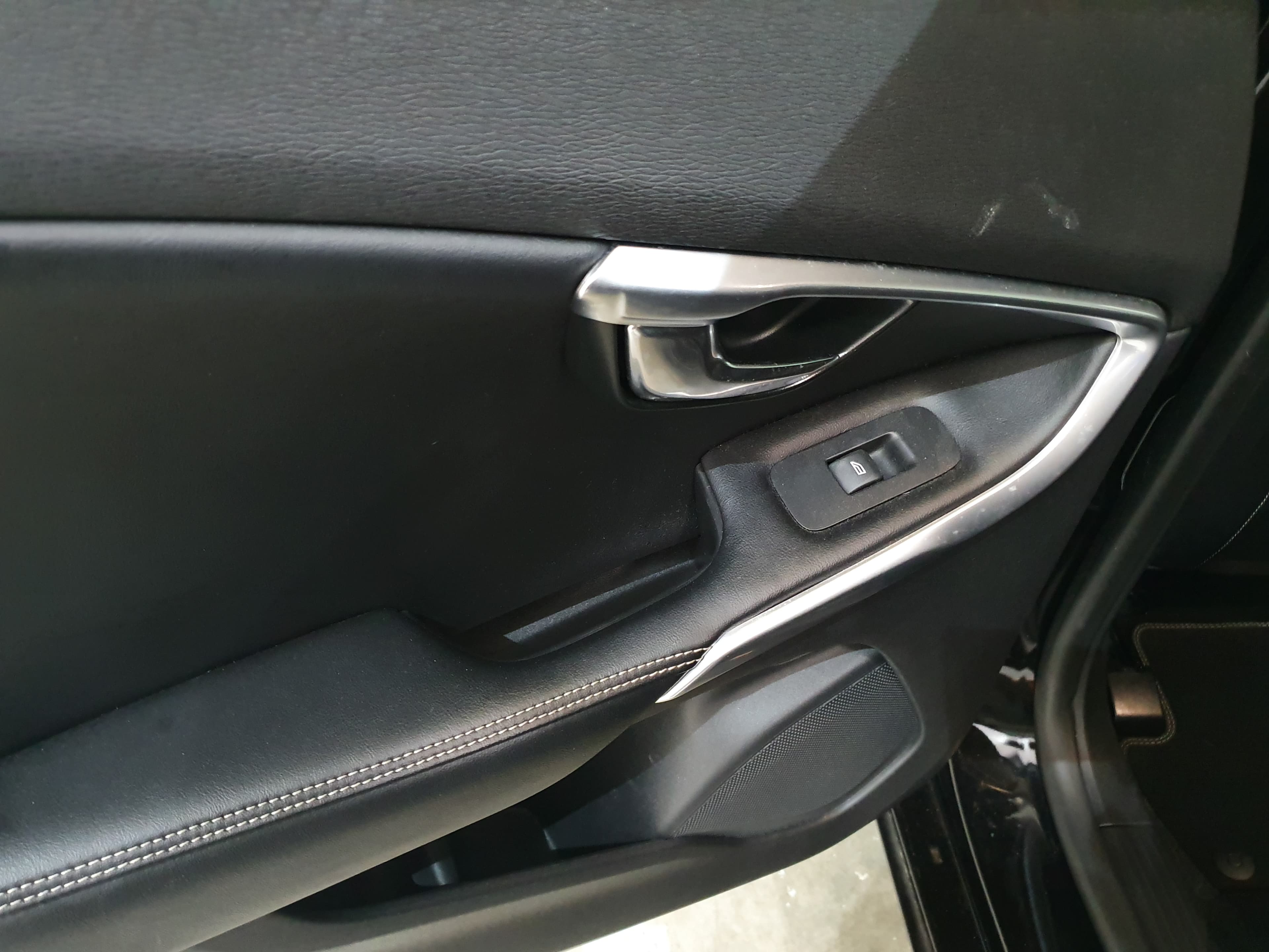 Volvo V40 · Ano 2015 — imagem 34