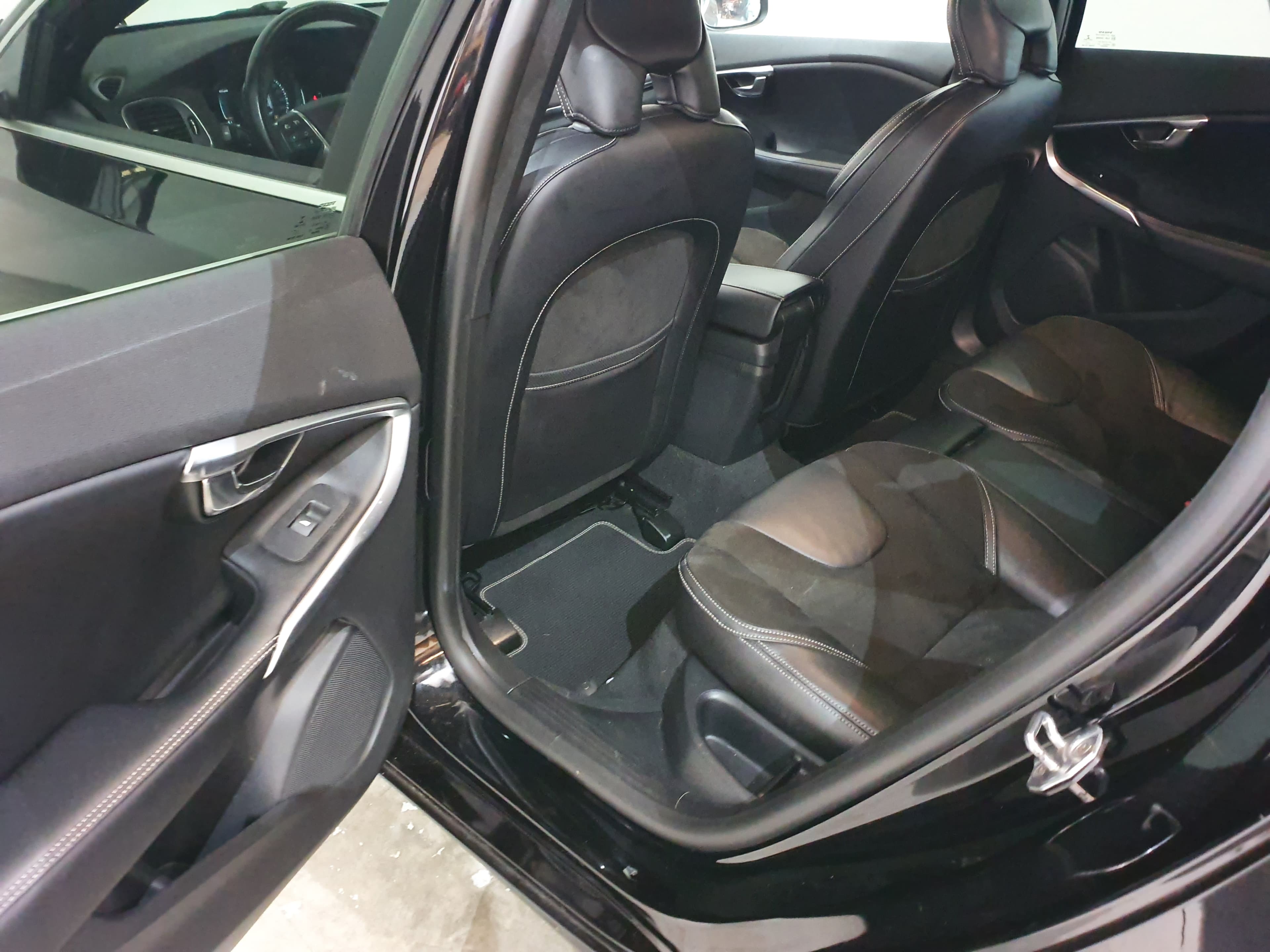 Volvo V40 · Ano 2015 — imagem 33