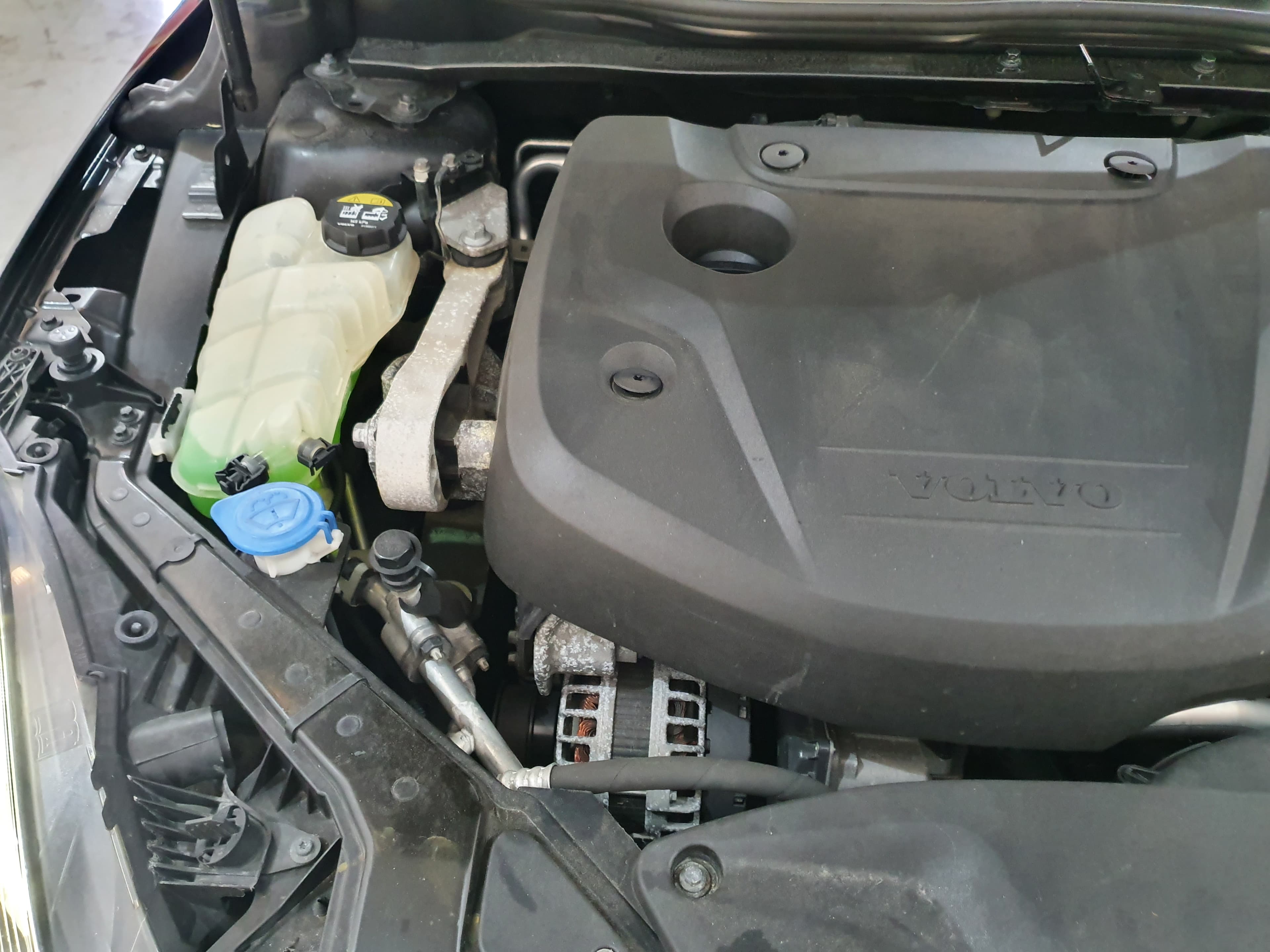 Volvo V40 · Ano 2015 — imagem 12