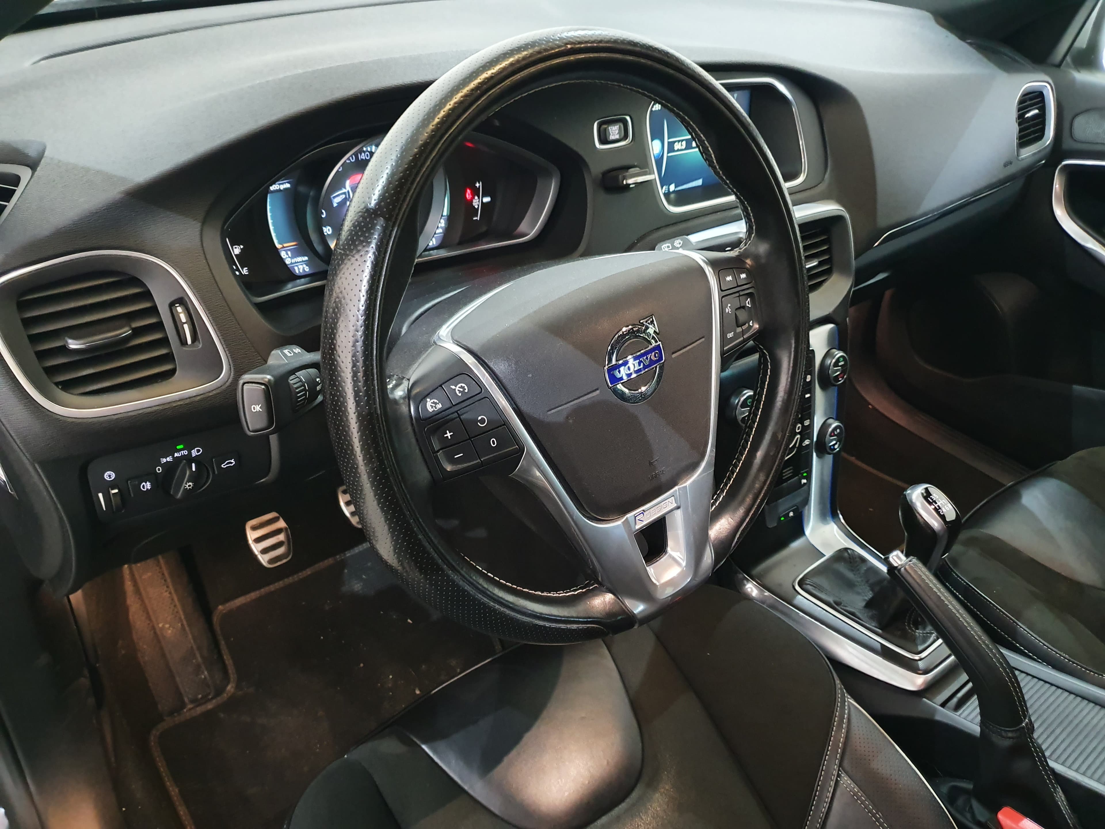 Volvo V40 · Ano 2015 — imagem 30