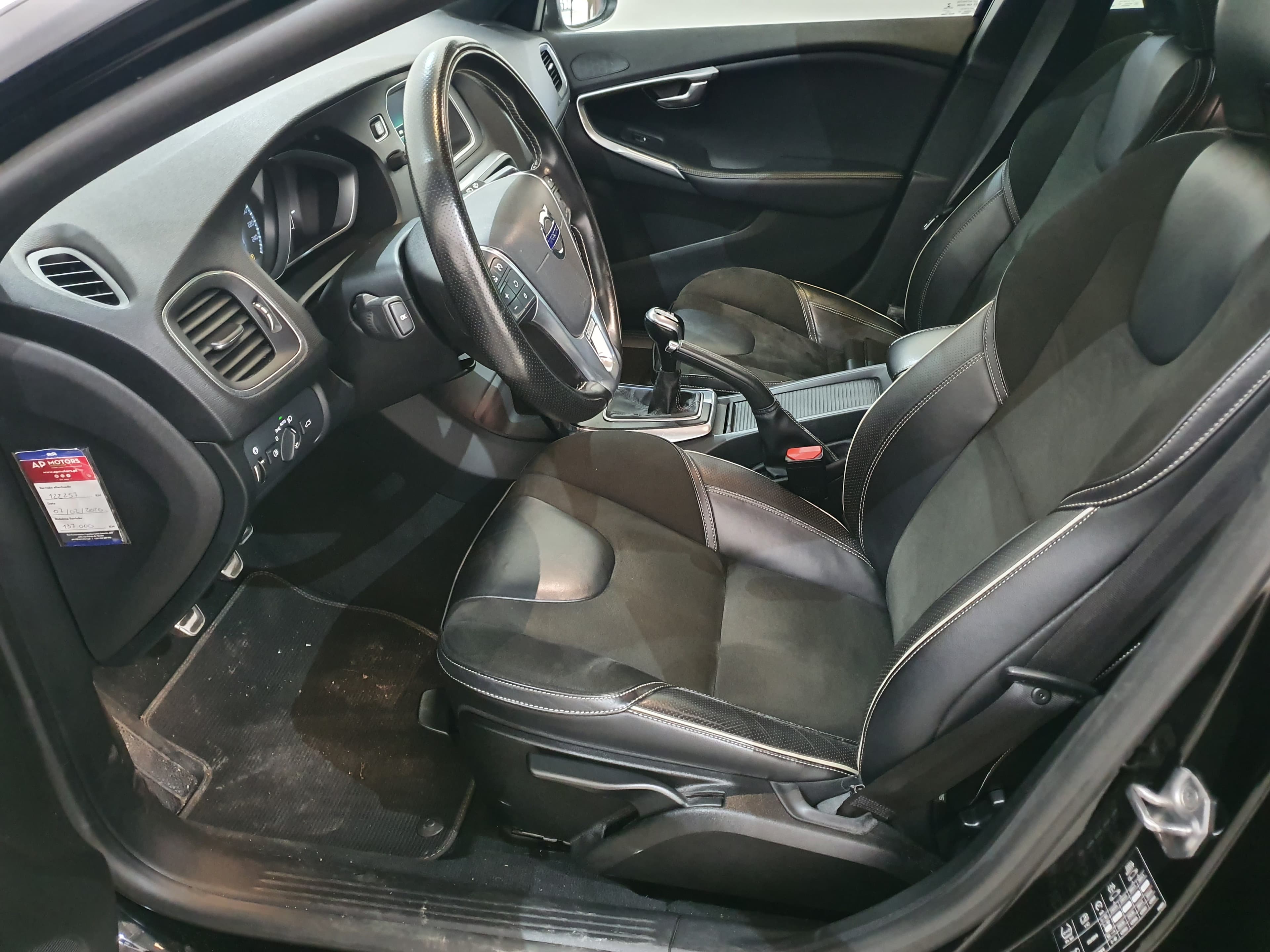 Volvo V40 · Ano 2015 — imagem 28