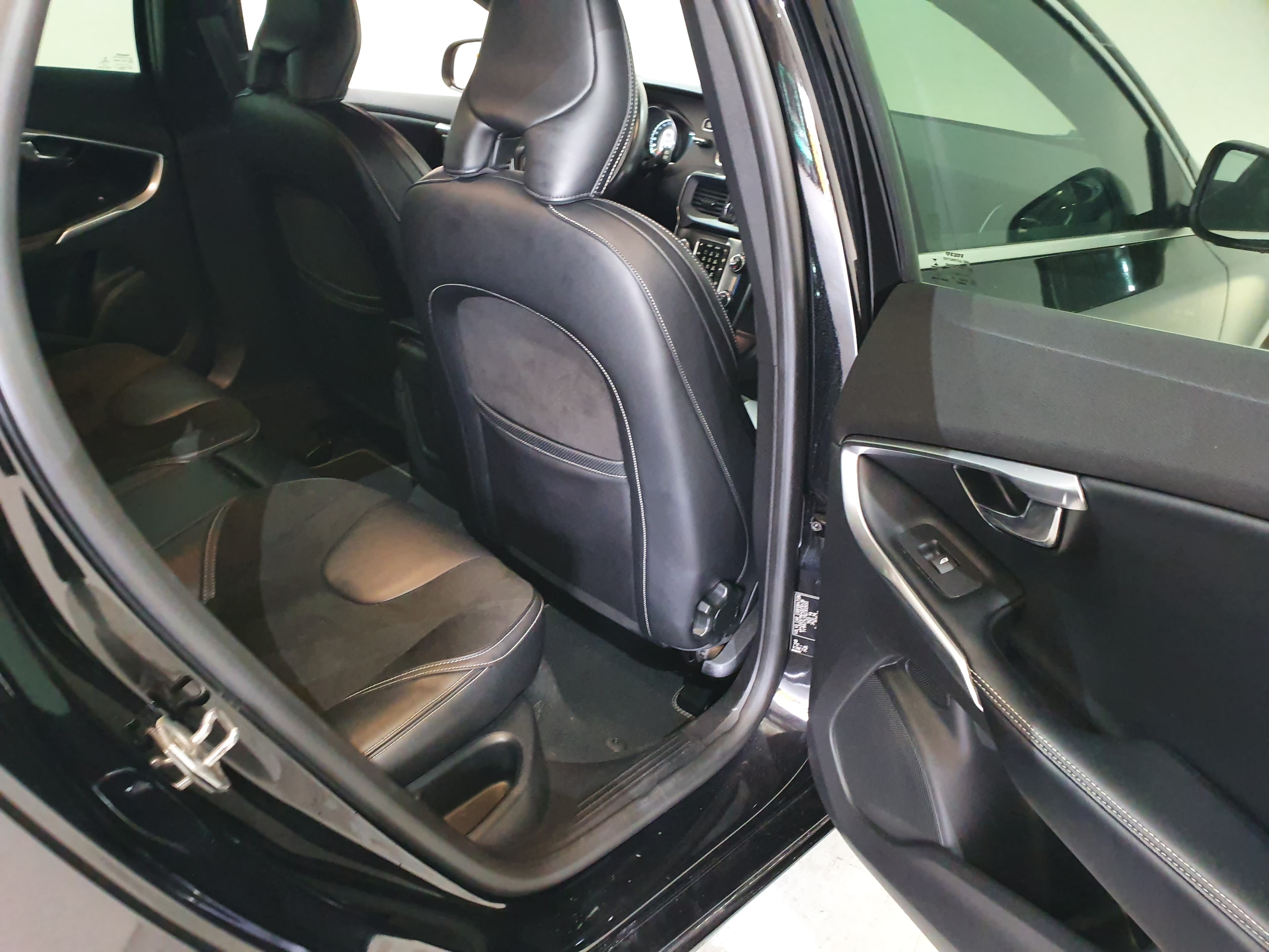 Volvo V40 · Ano 2015 — imagem 19