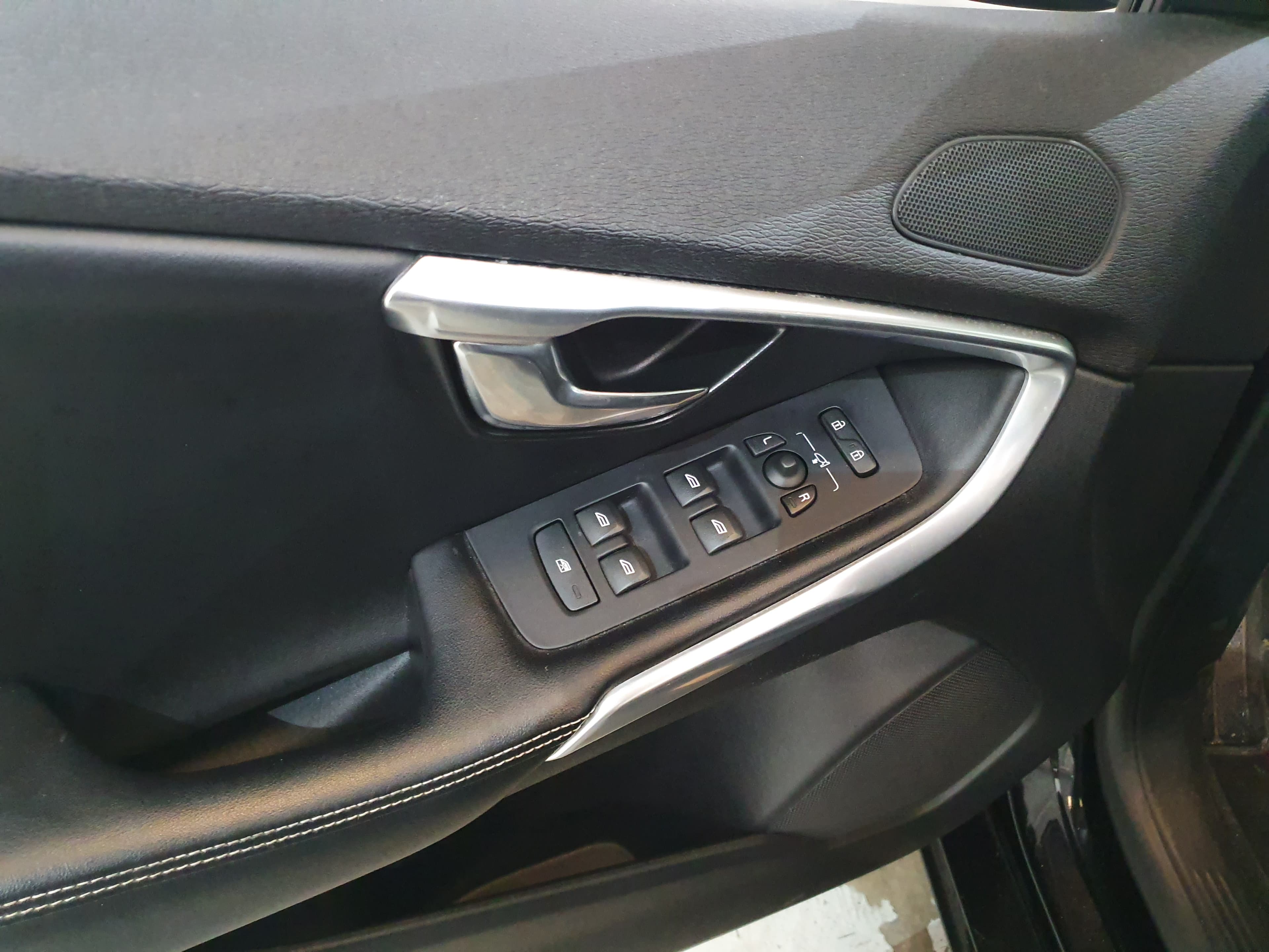 Volvo V40 · Ano 2015 — imagem 27
