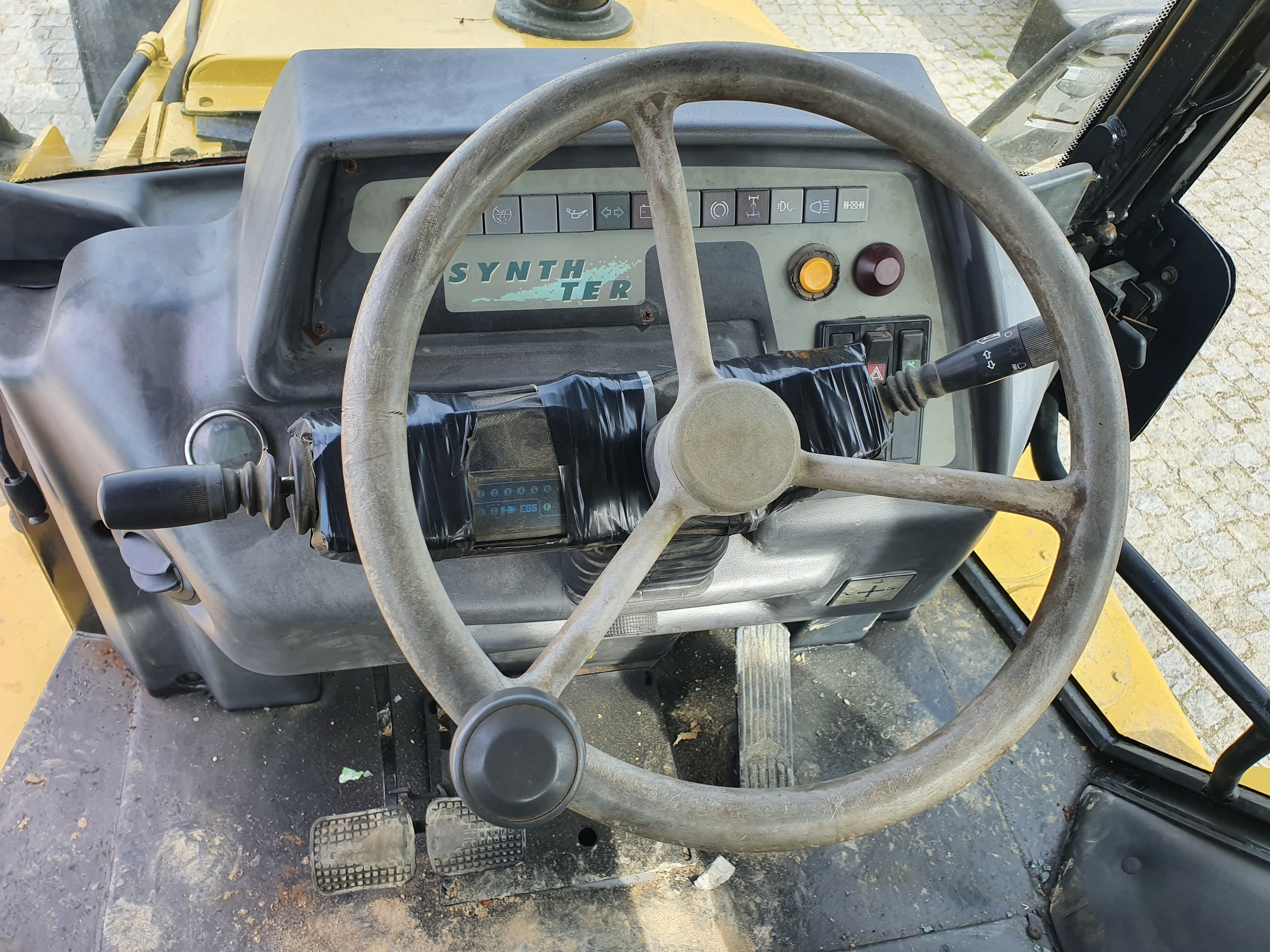 Retroescavadora Komatsu W97R — imagen 12