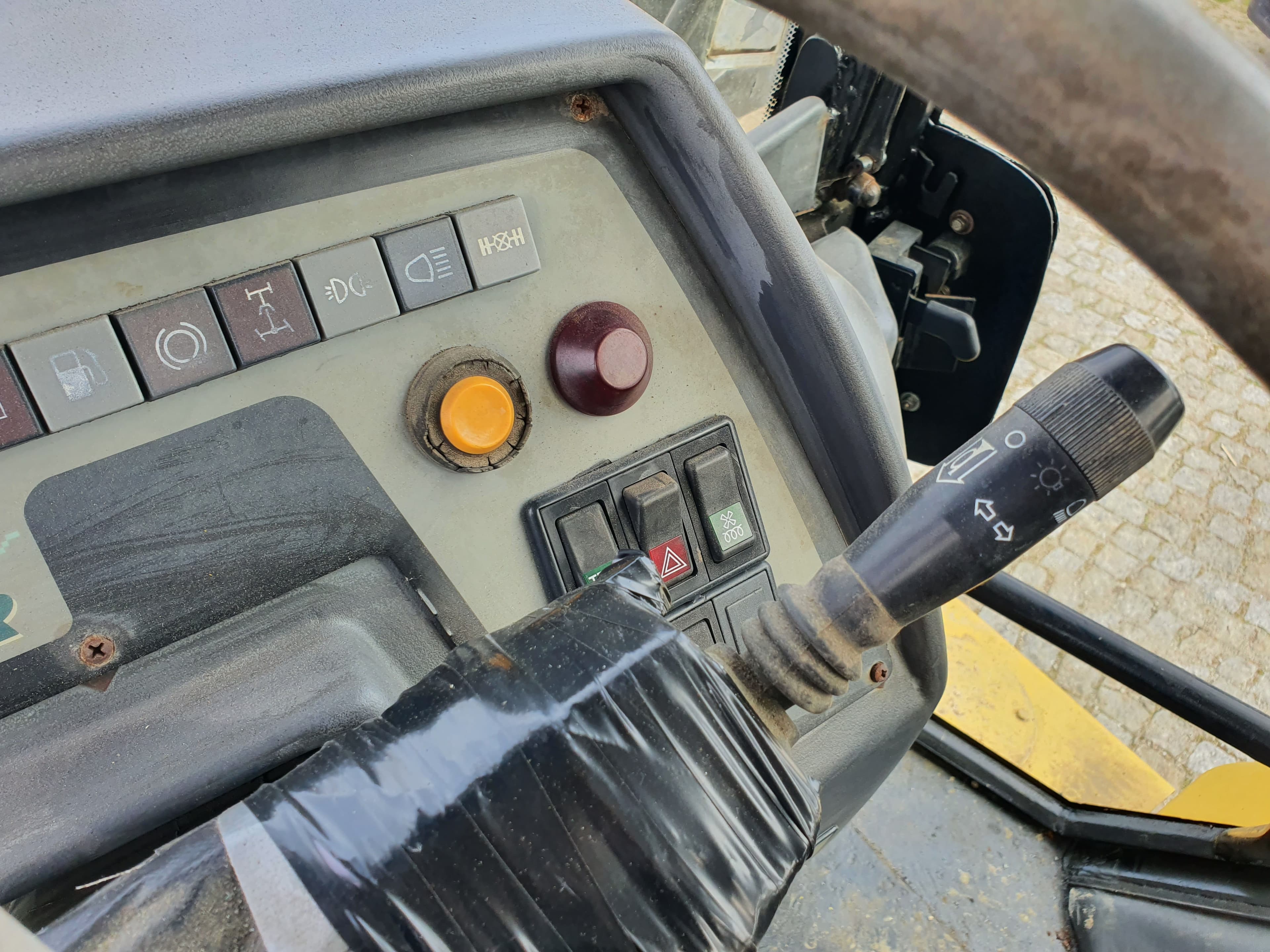 Retroescavadora Komatsu W97R — imagen 16