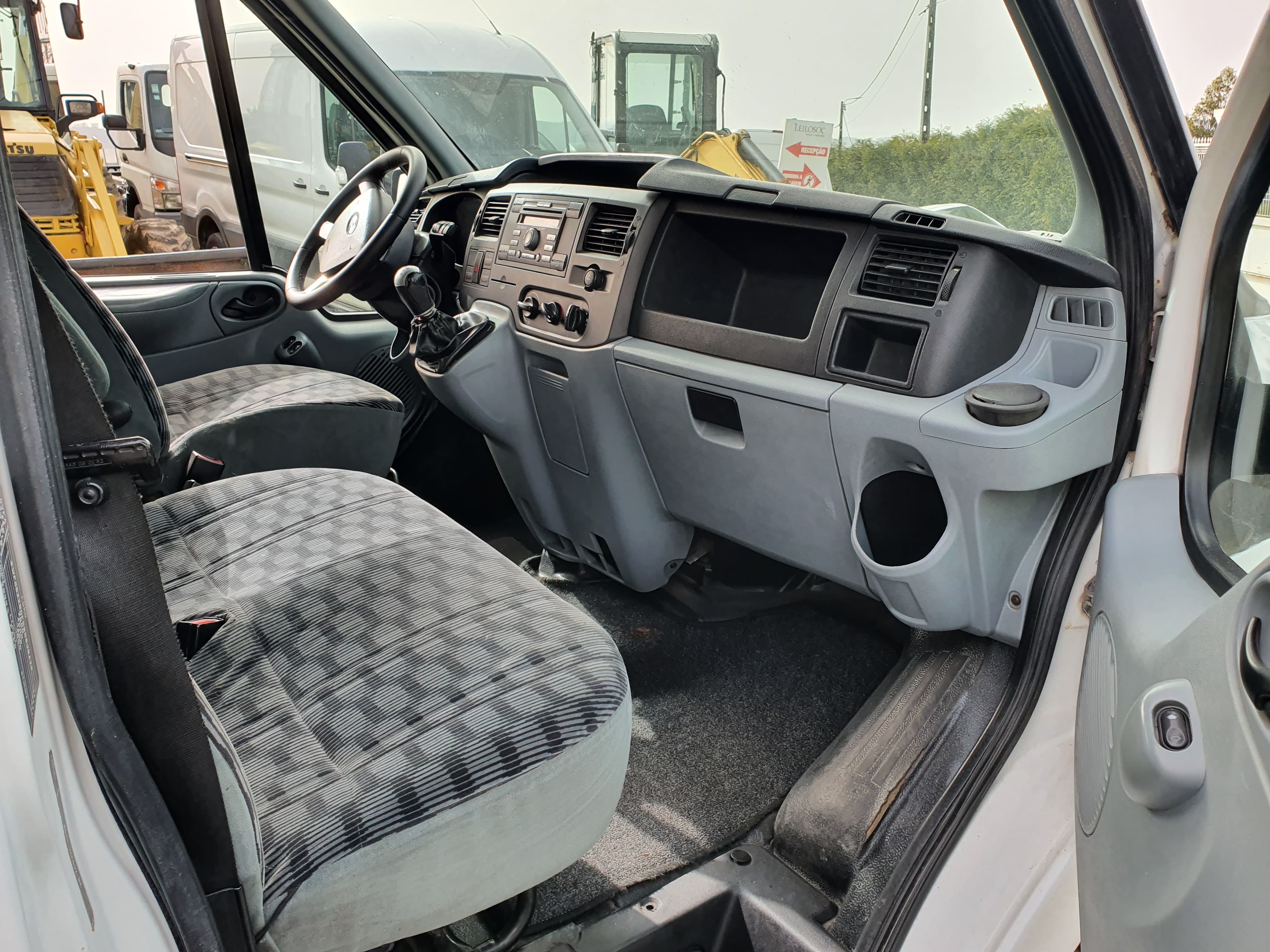 Ford Transit · Ano 2009 — image 15