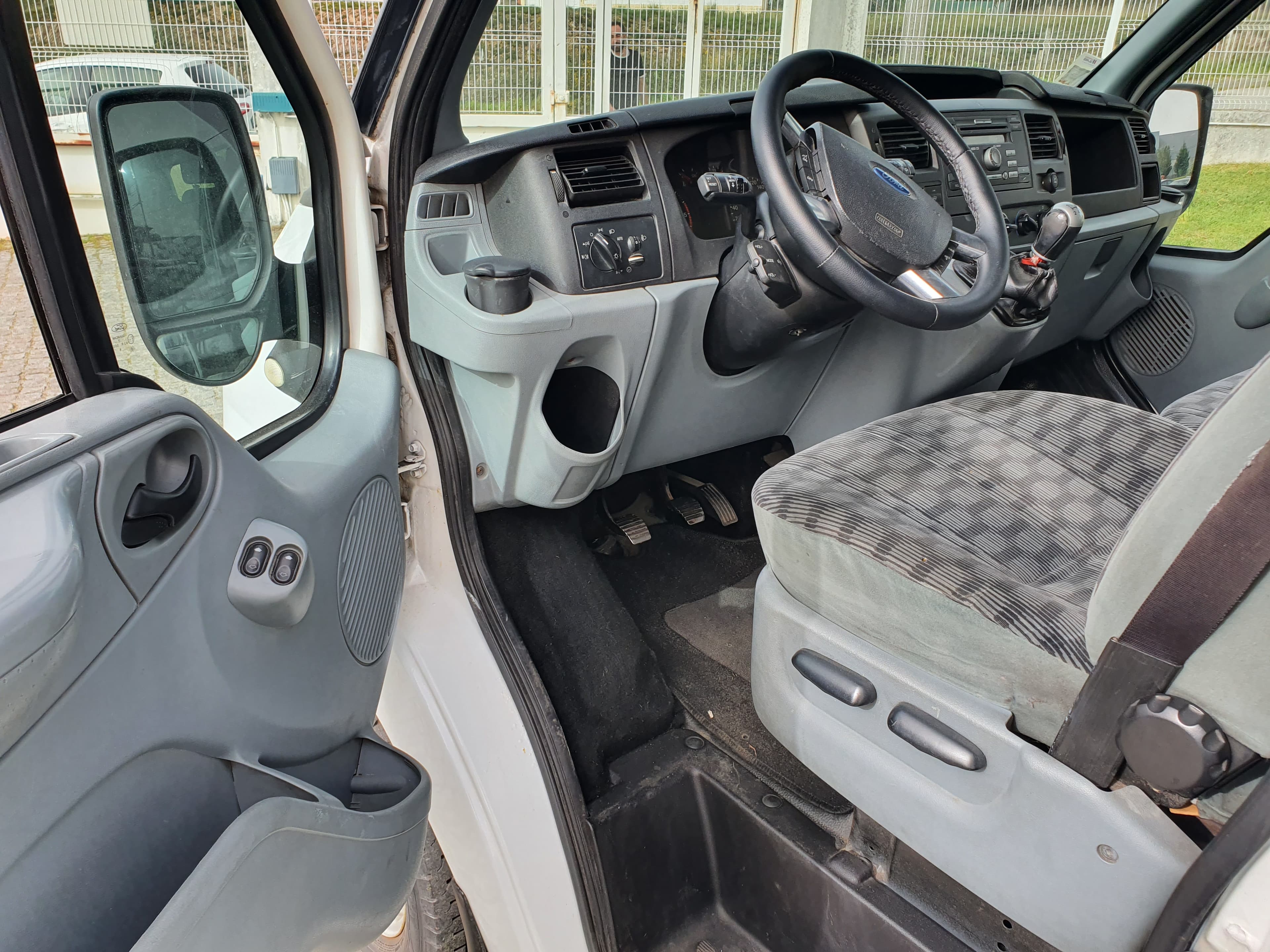 Ford Transit · Ano 2009 — image 18